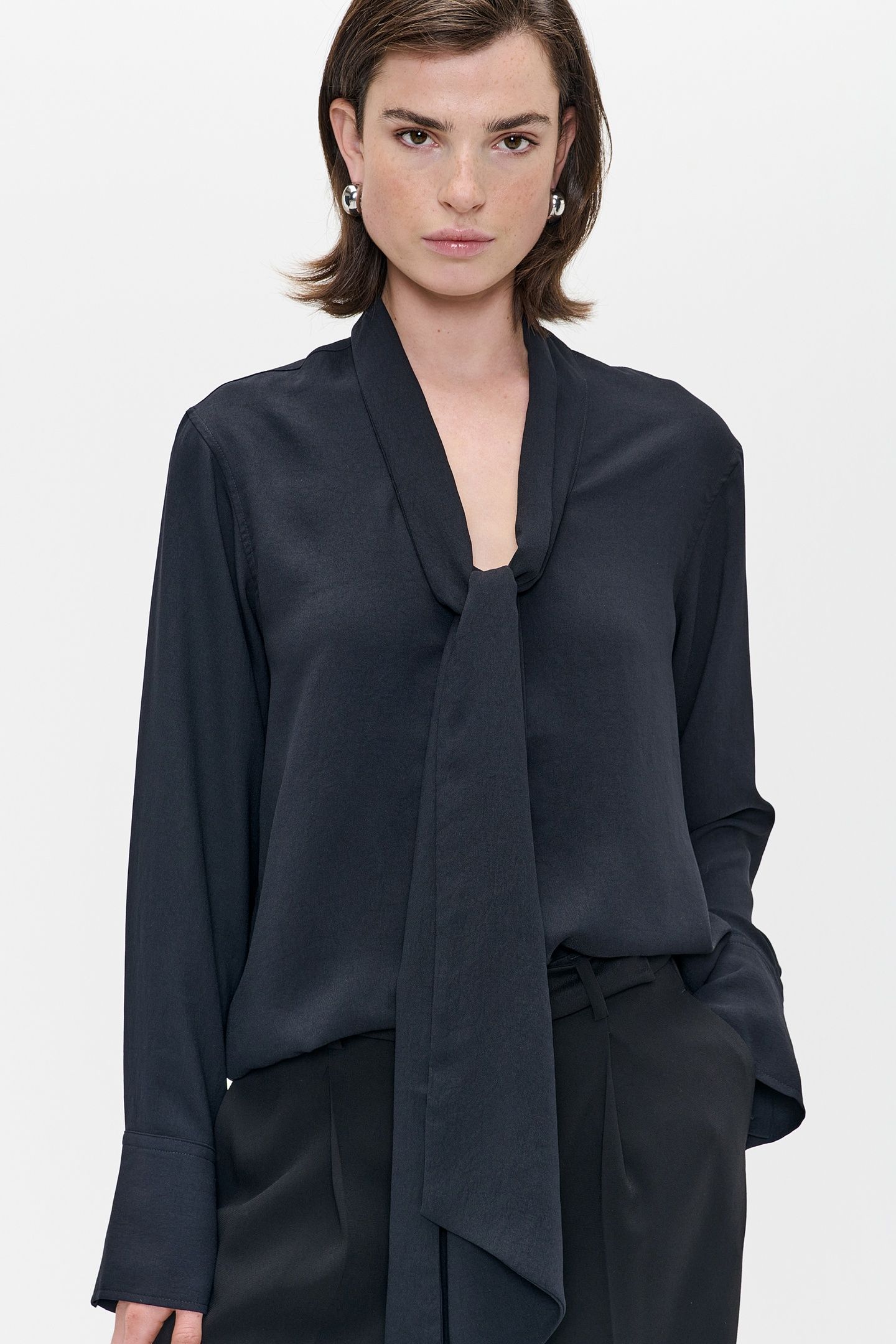 BOW SHIRT BLACK 1