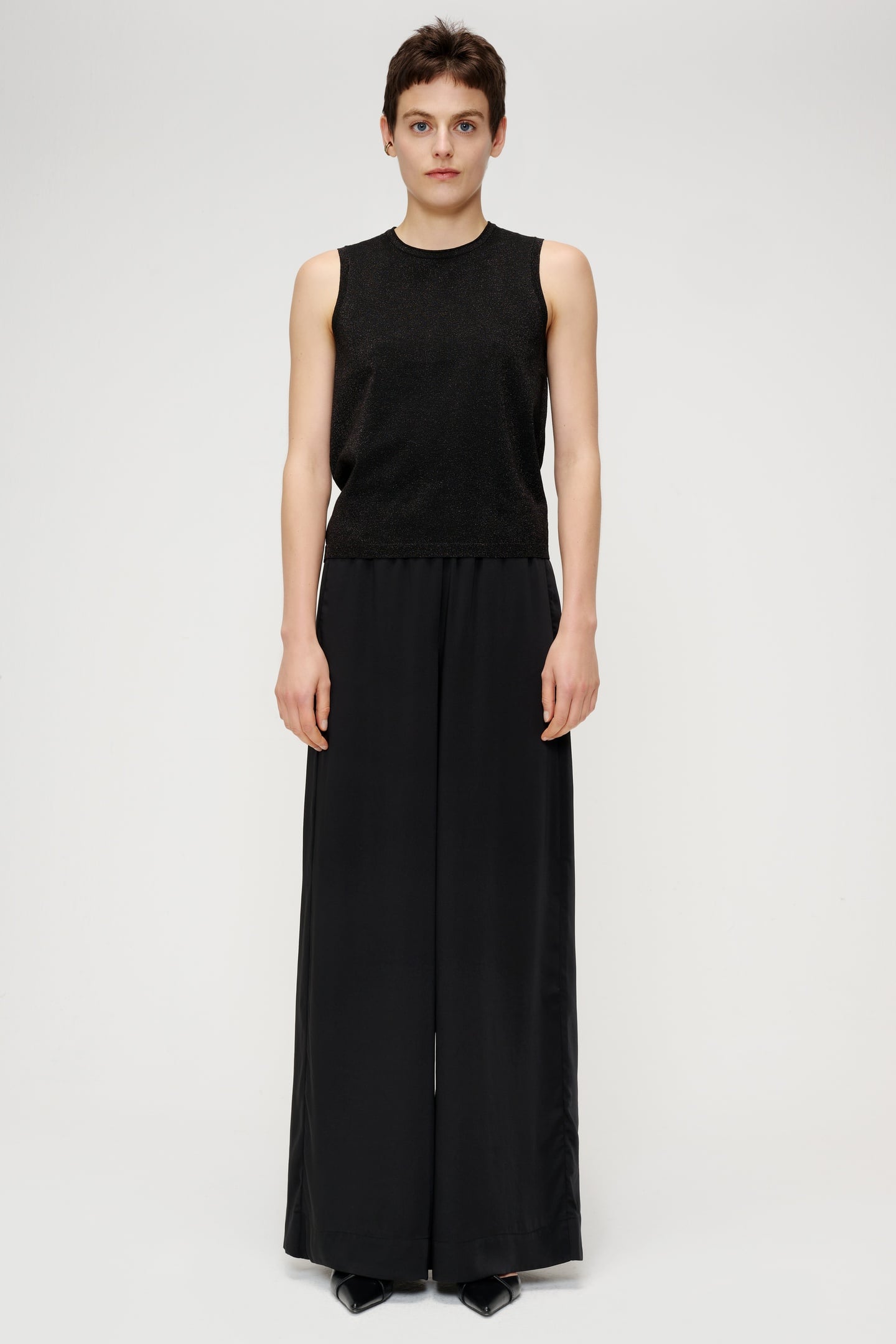 VISCOSE MIX SLEEVLESS TOP BLACK 2