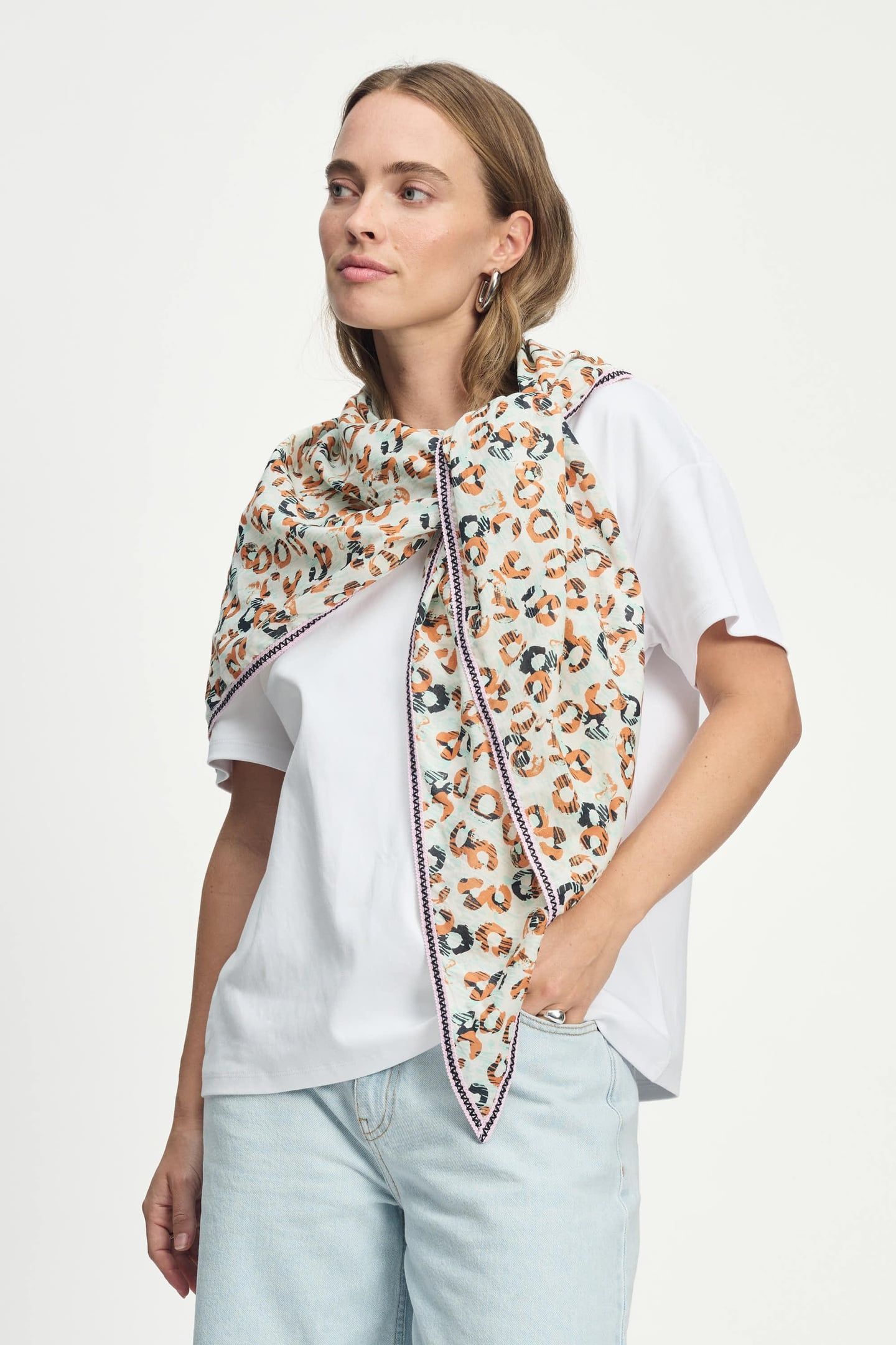 SHAWL - LEOPARD LUSH WHITE 1