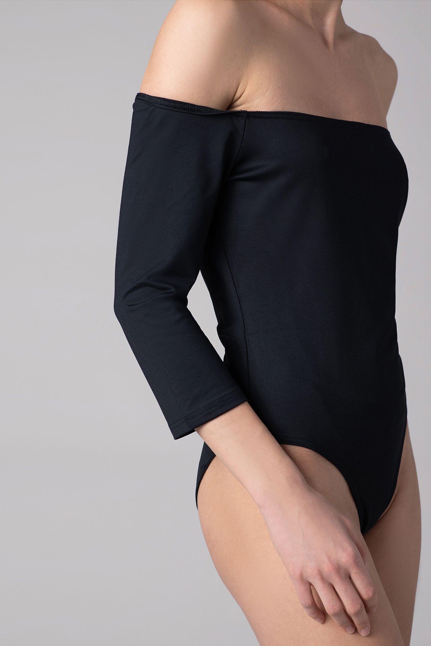 HOULA BLACK 2