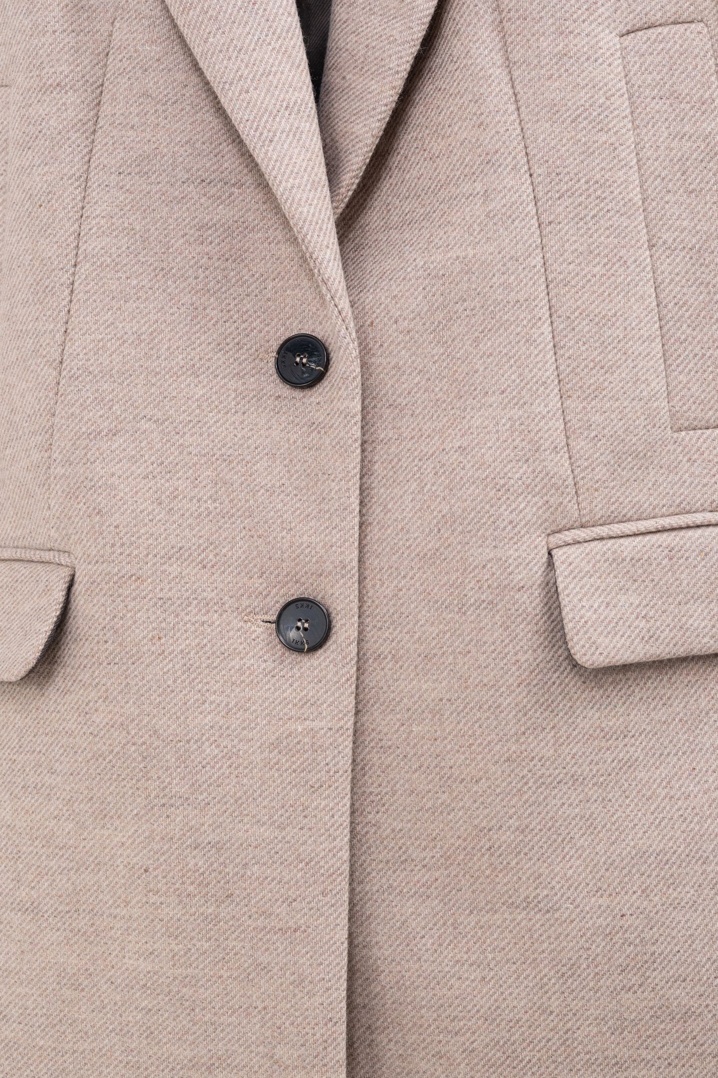 STRAIGHT SESAME COAT DECORATED WITH RHINESTONE BROOCH 6