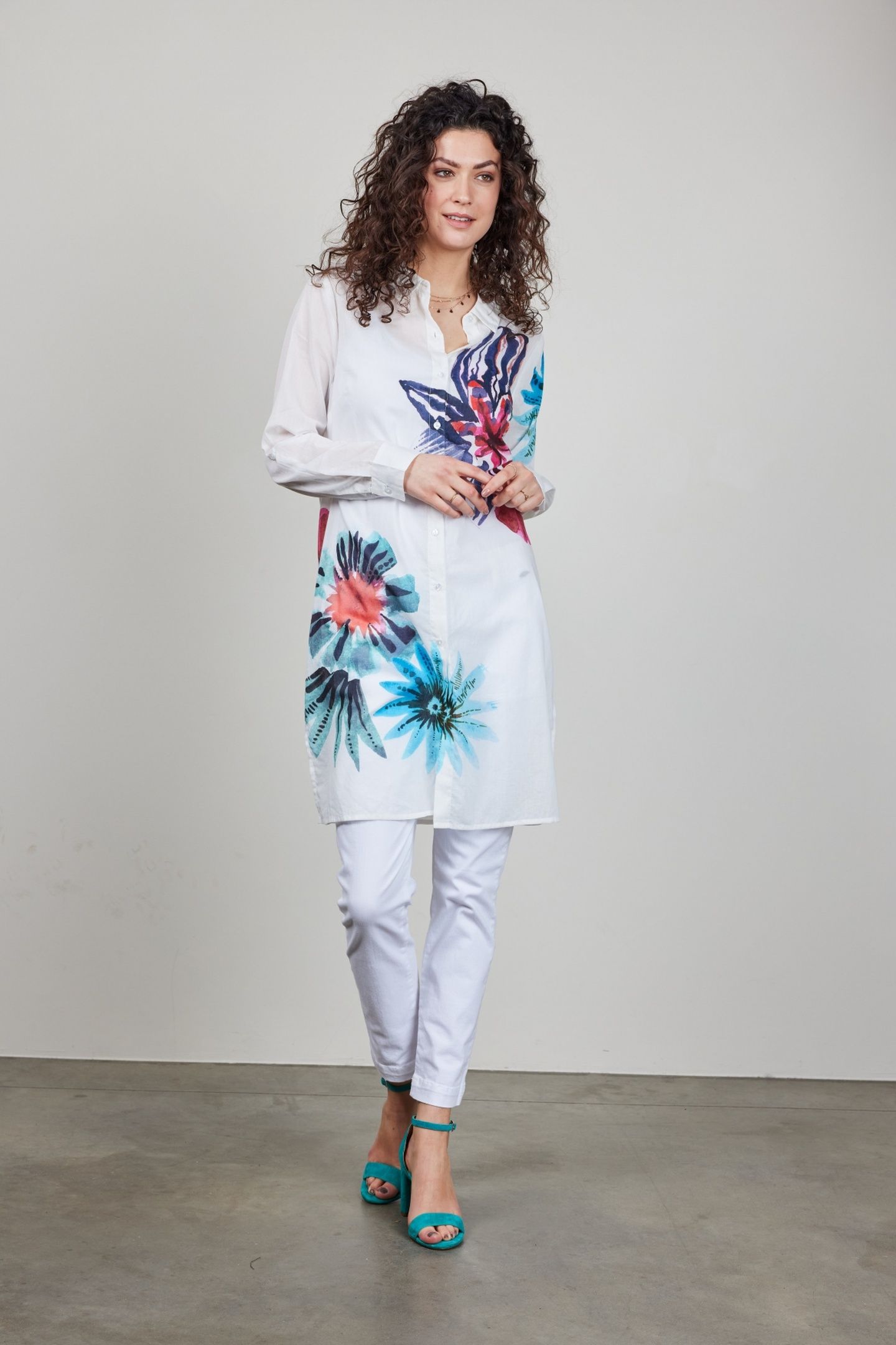 TUNIC FLORAL IN OFFWHITE WITH FLORAL MEDLEY PANEL 1