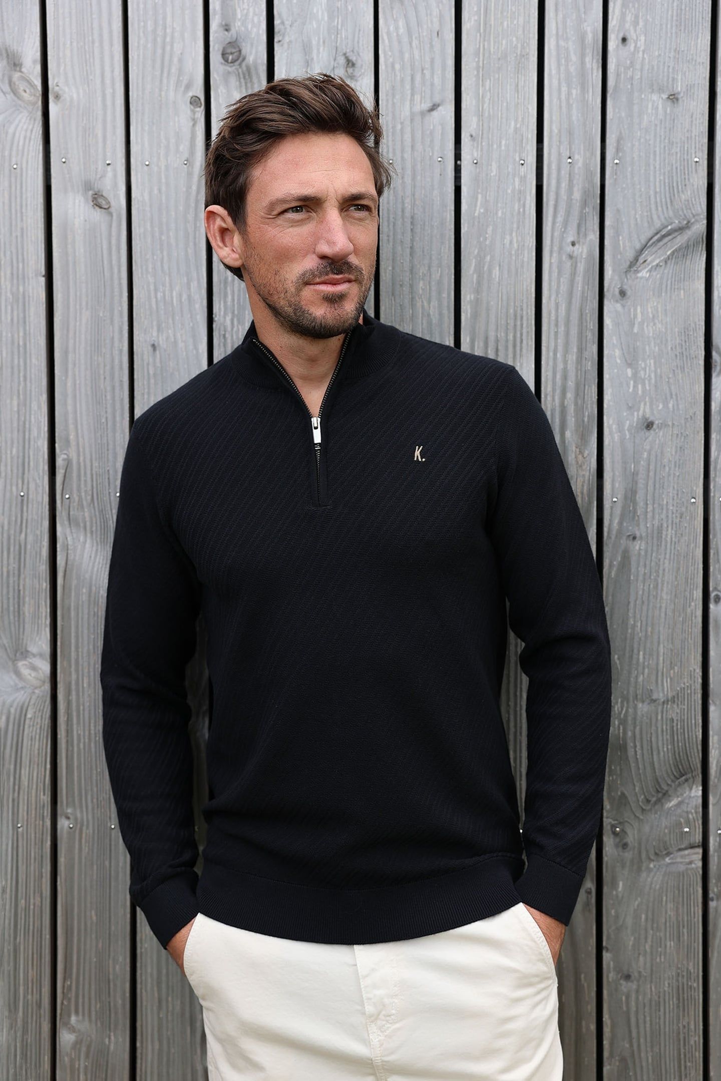 KN CROSSED ZIP BLACK 1