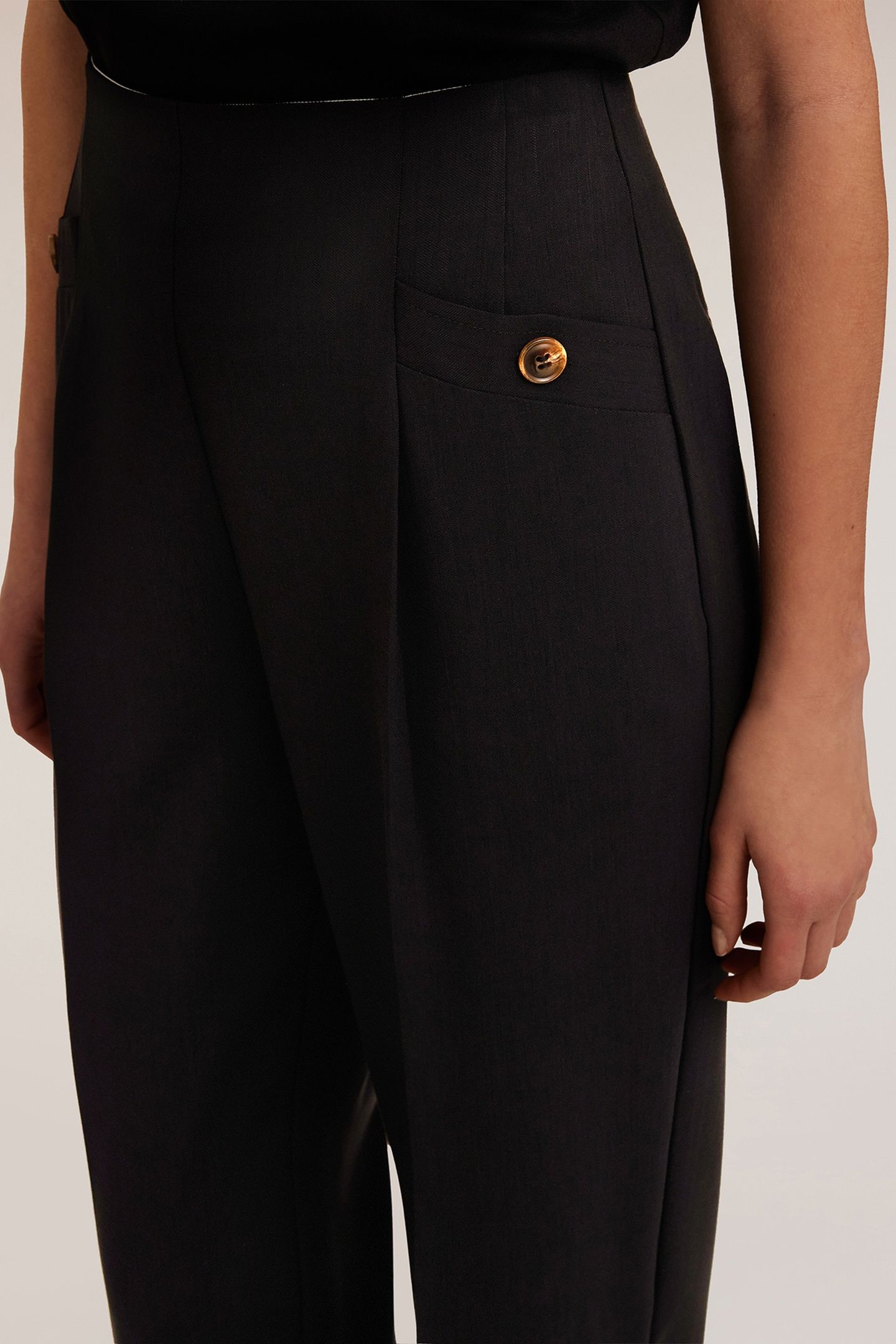 CARROT TROUSERS WITH TURN-UPS BLACK 4