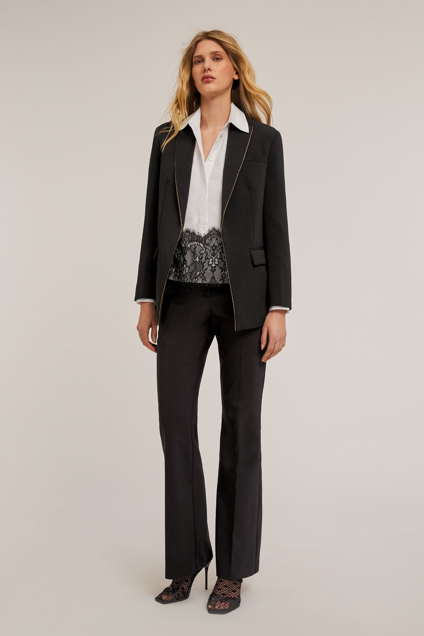 KEYHOLE SHIRT WITH LACE BAND WHITE 4
