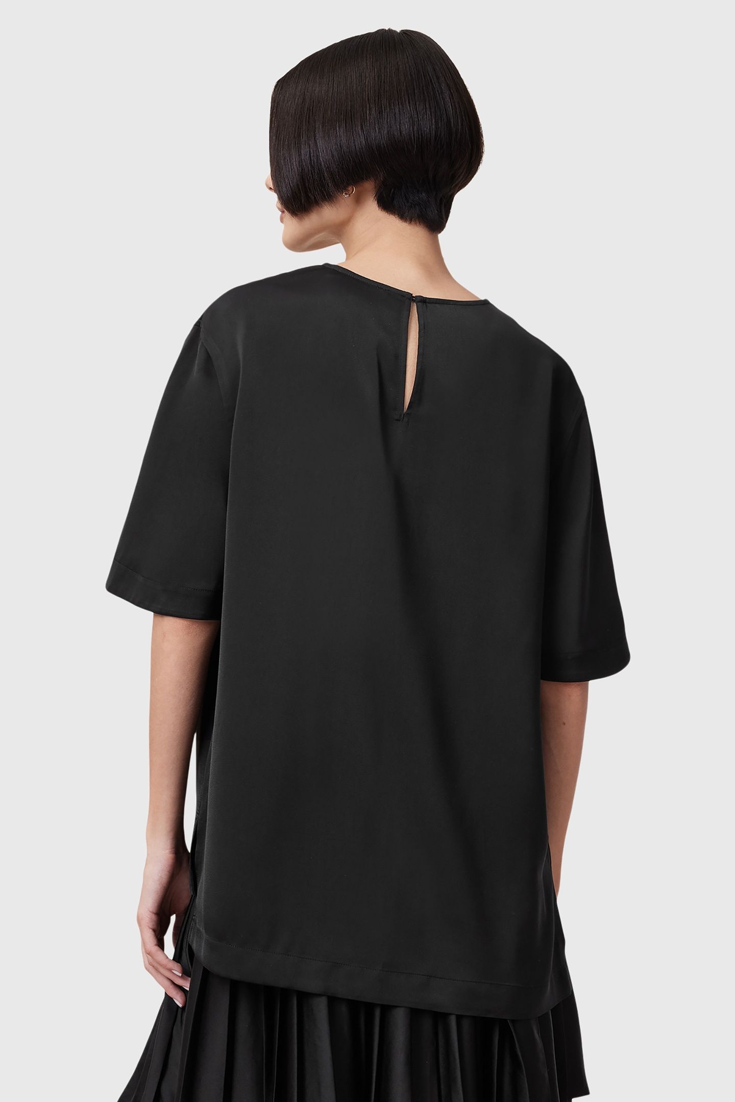 AMELIE SATIN TEE BLACK 5