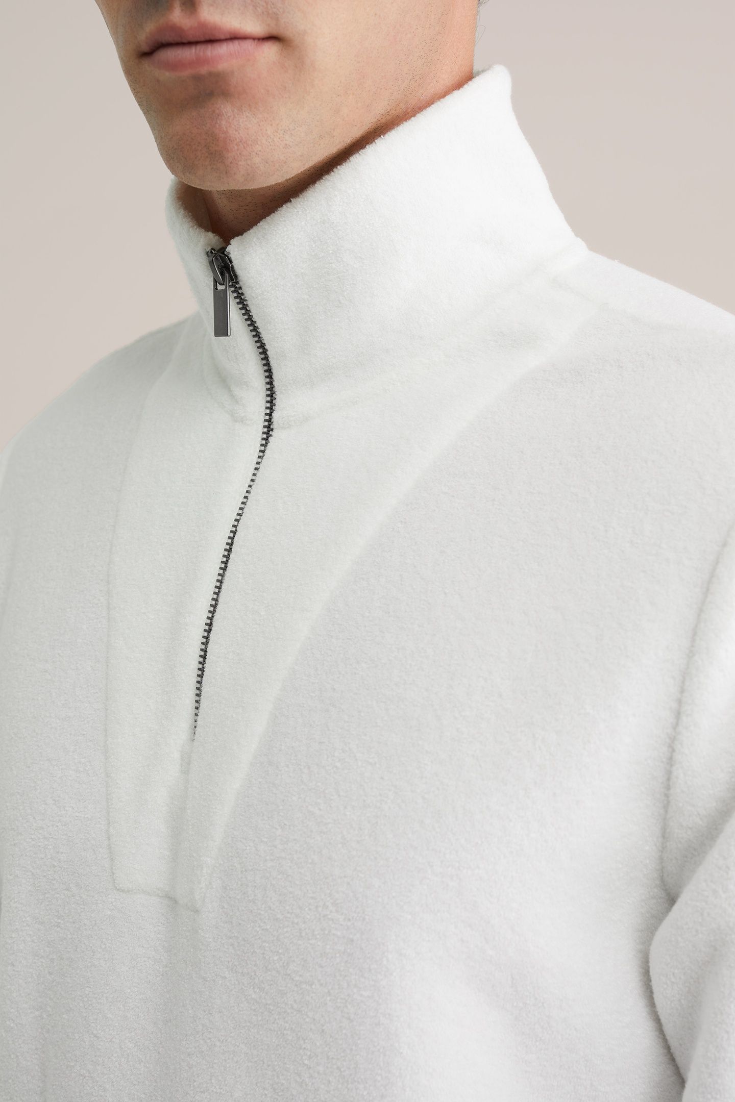 HALFWAY ZIPPER WHITE 5
