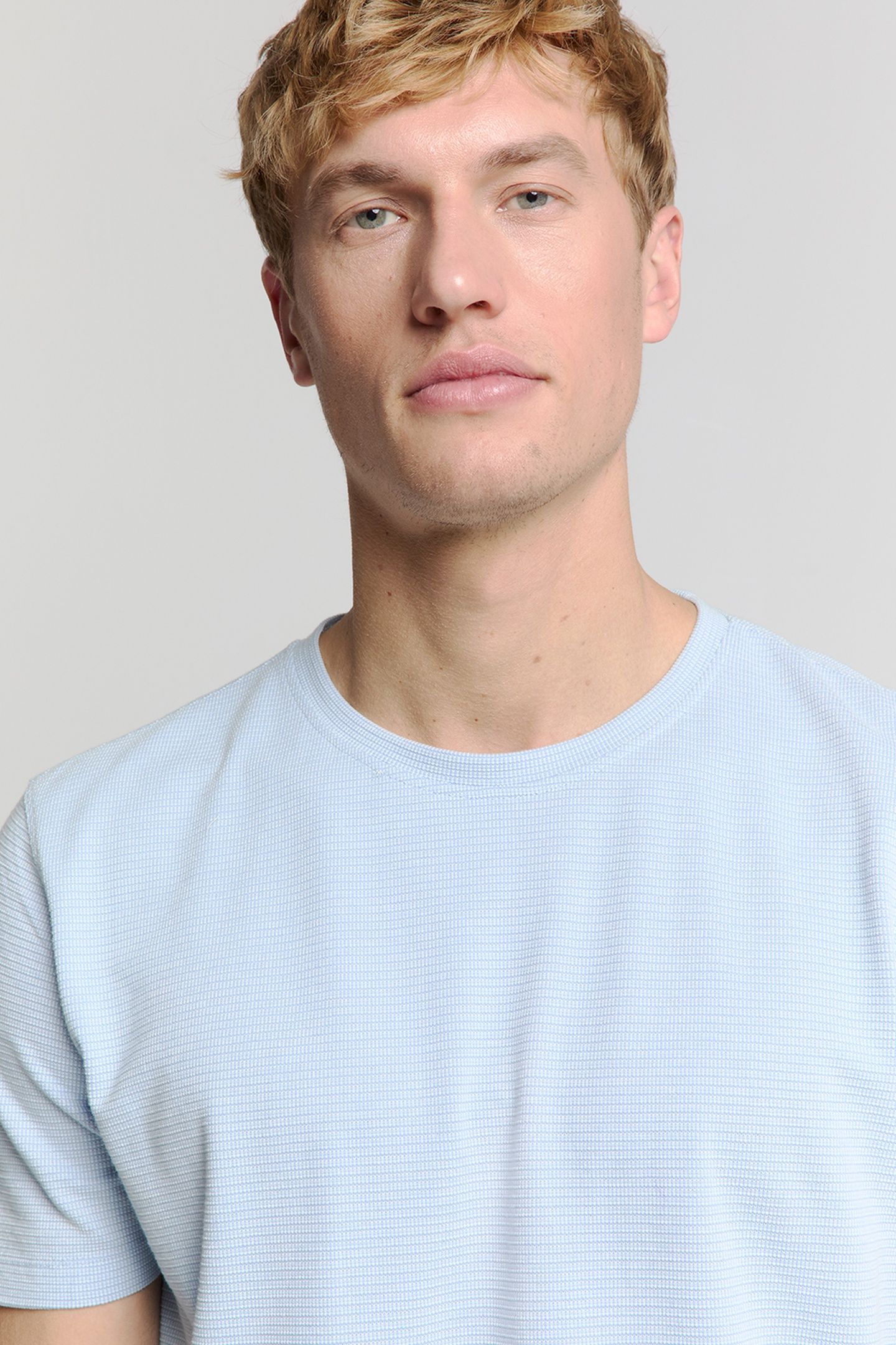 T-SHIRT CREWNECK SOLID RELIEF KNIT SKY 4