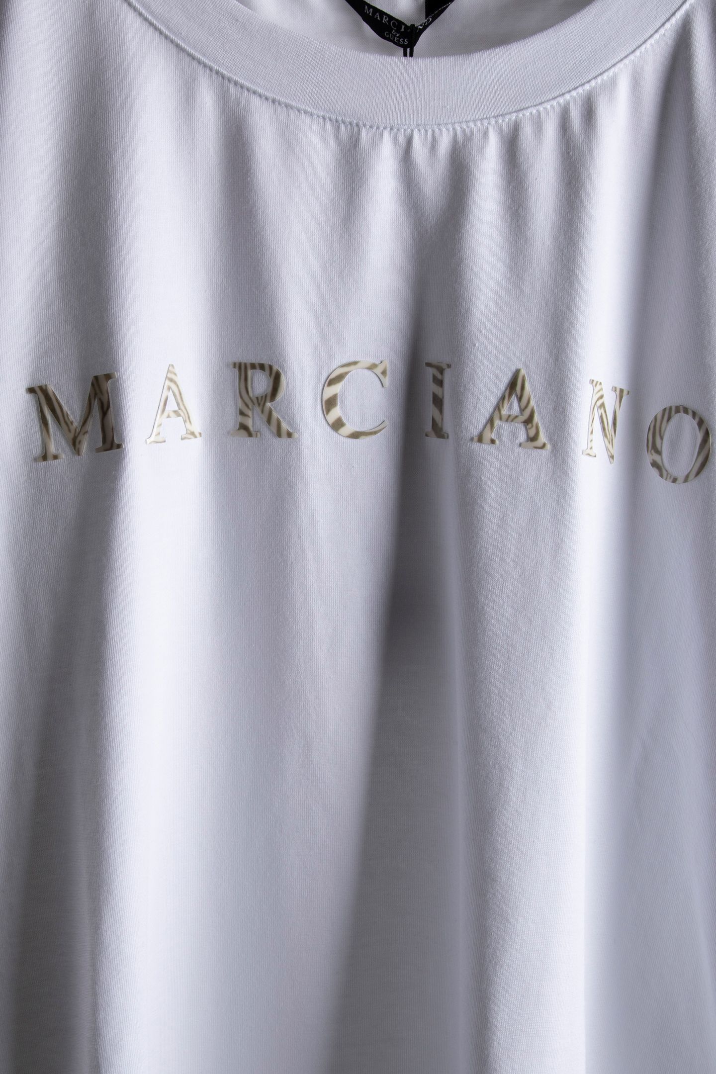 MARCIANO BY GUESS CANDY RN SS TSHIRT JBLK/CHARMING LEO 4