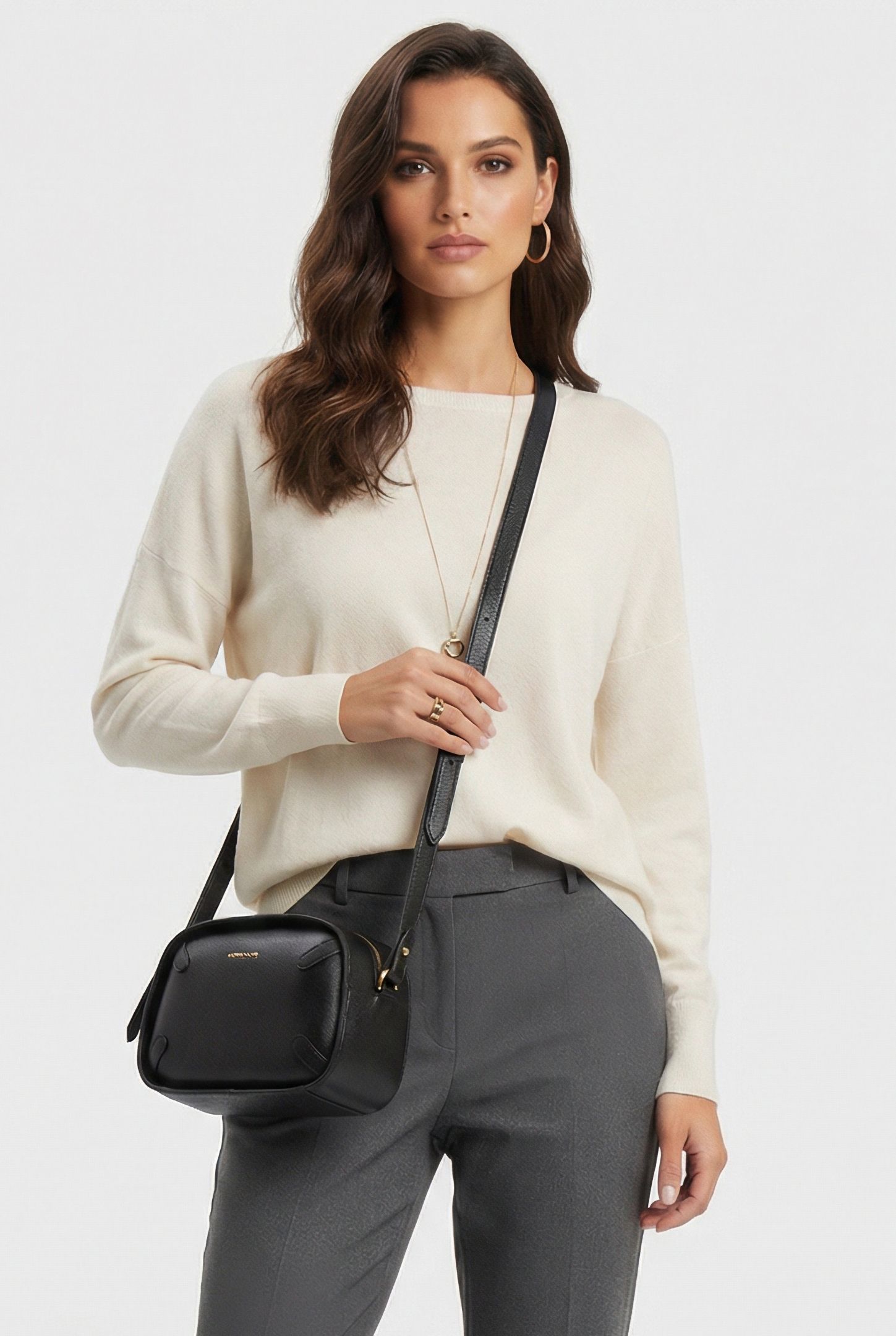 CROSS BODY CAMERA BAG IN GRAINED LEATHER IN BLACK 1