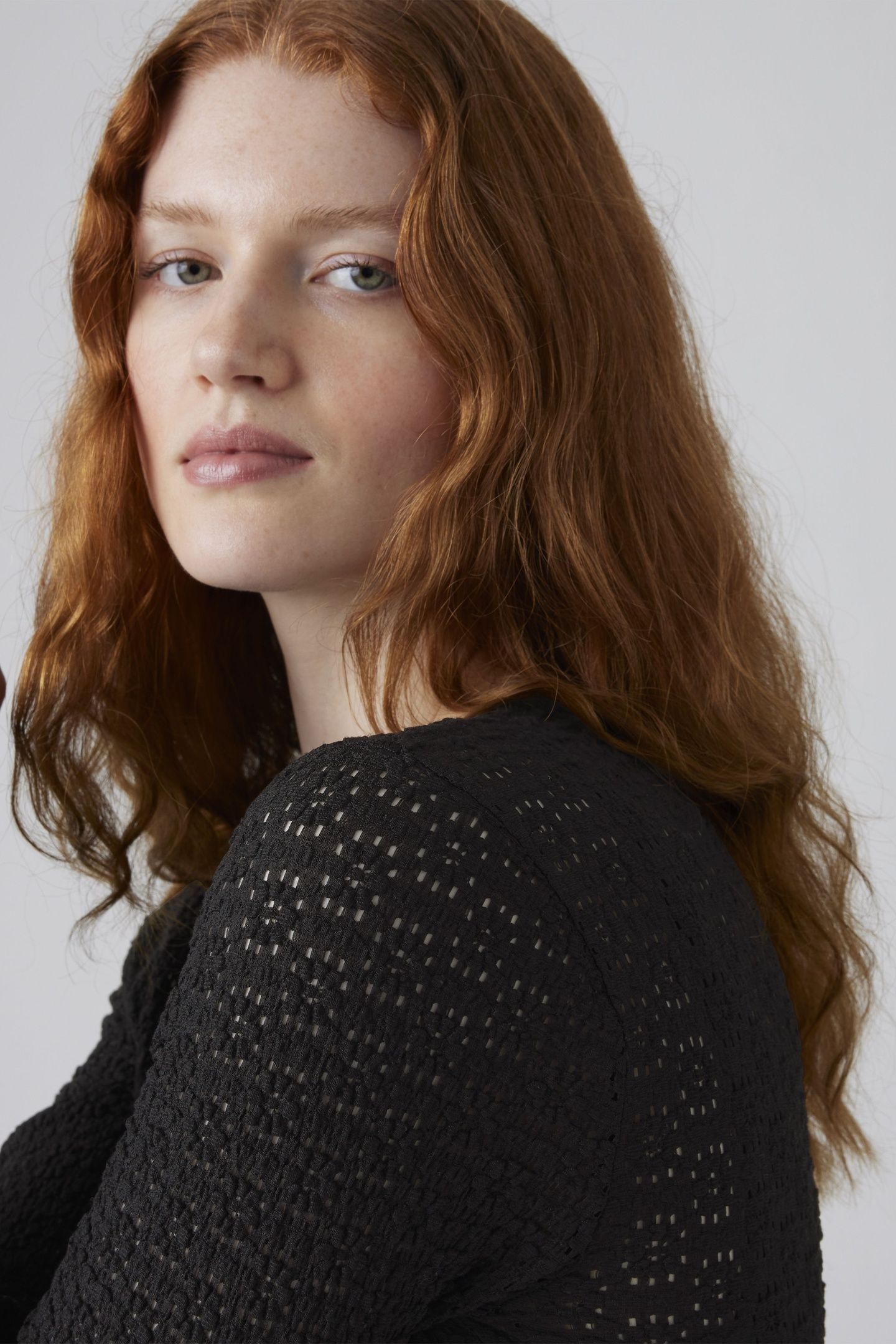 ANIKA CREWNECK TOP BLACK 6