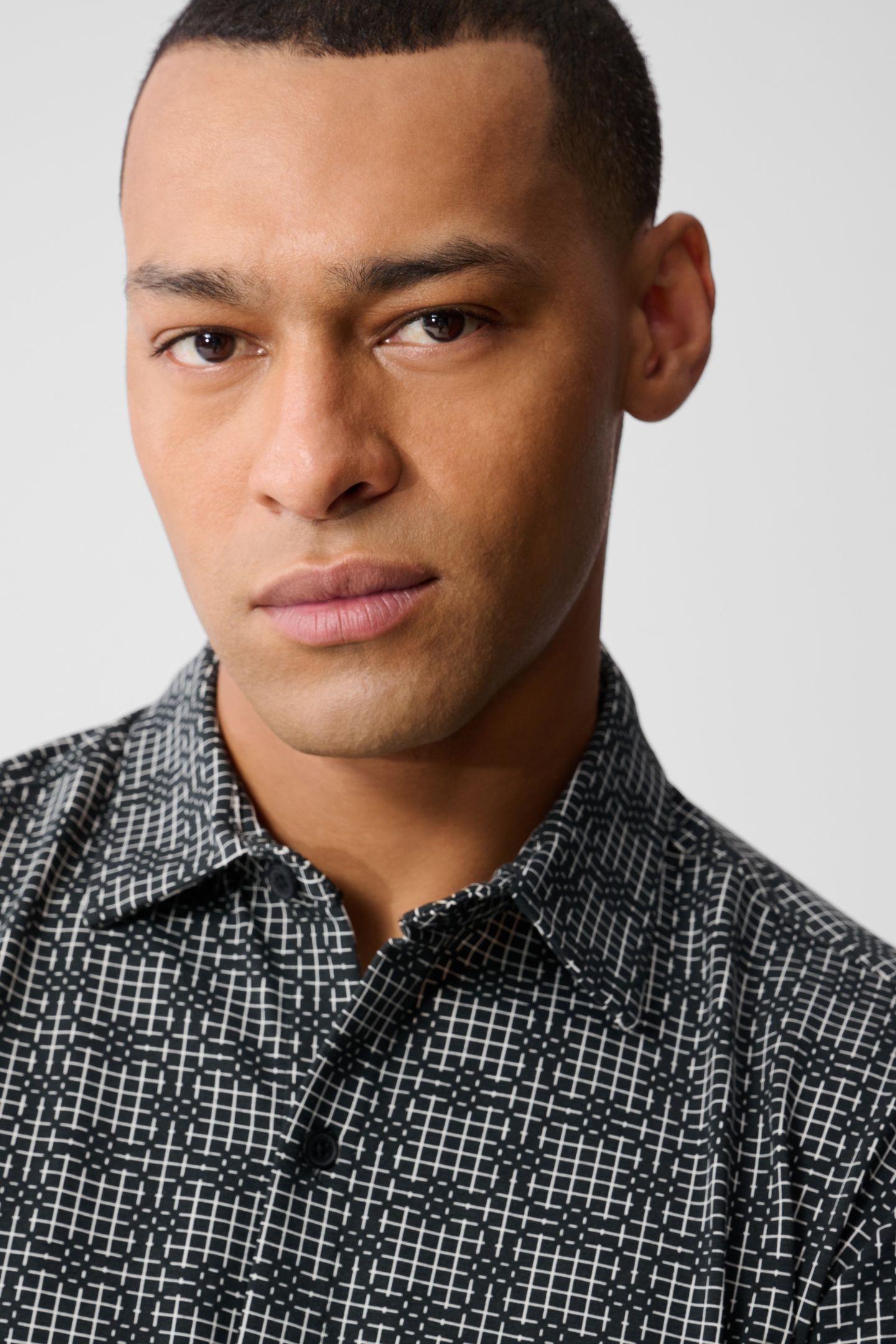 MA-SBPRINTED LOGO SHIRT BLACK 7