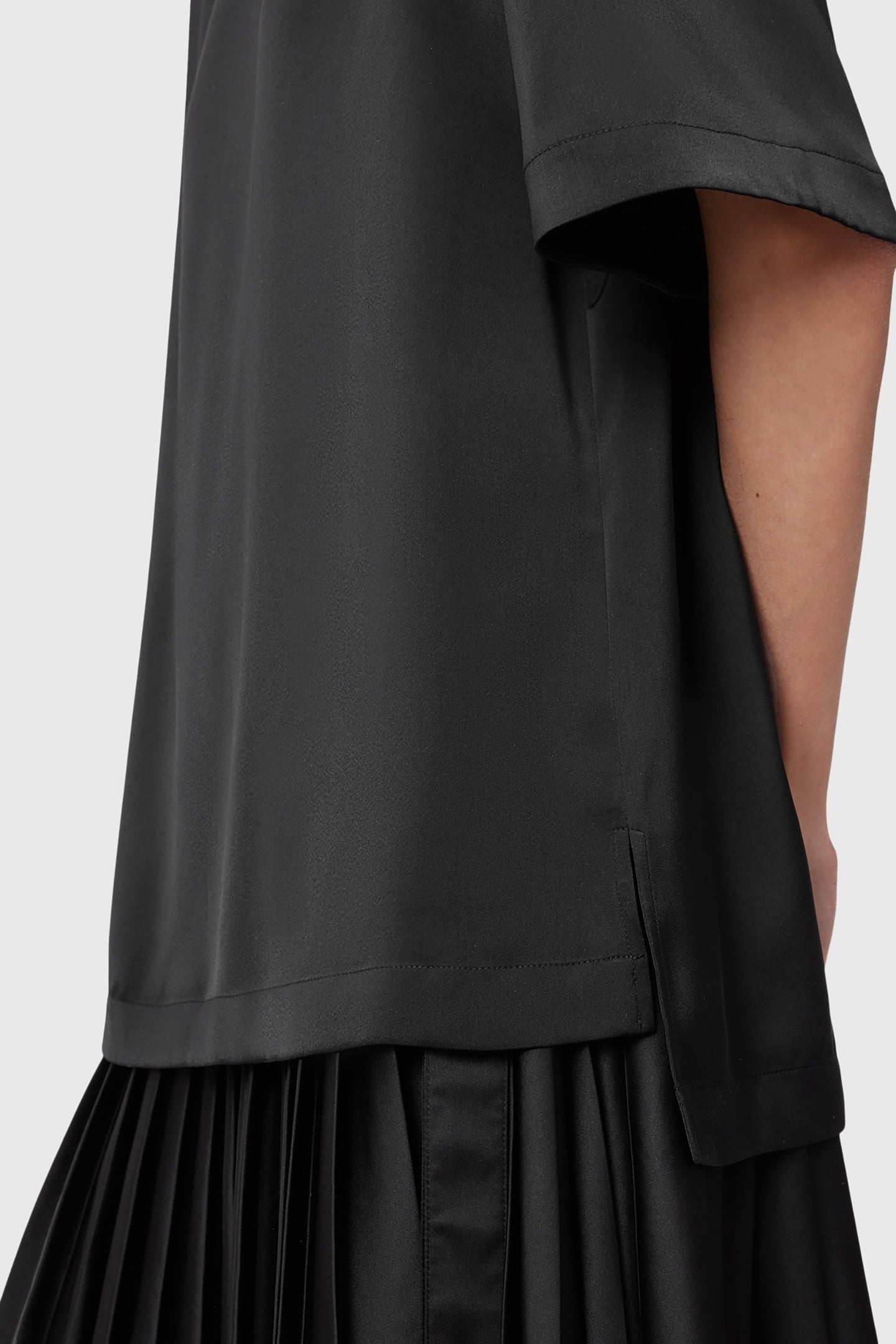 AMELIE SATIN TEE BLACK 8