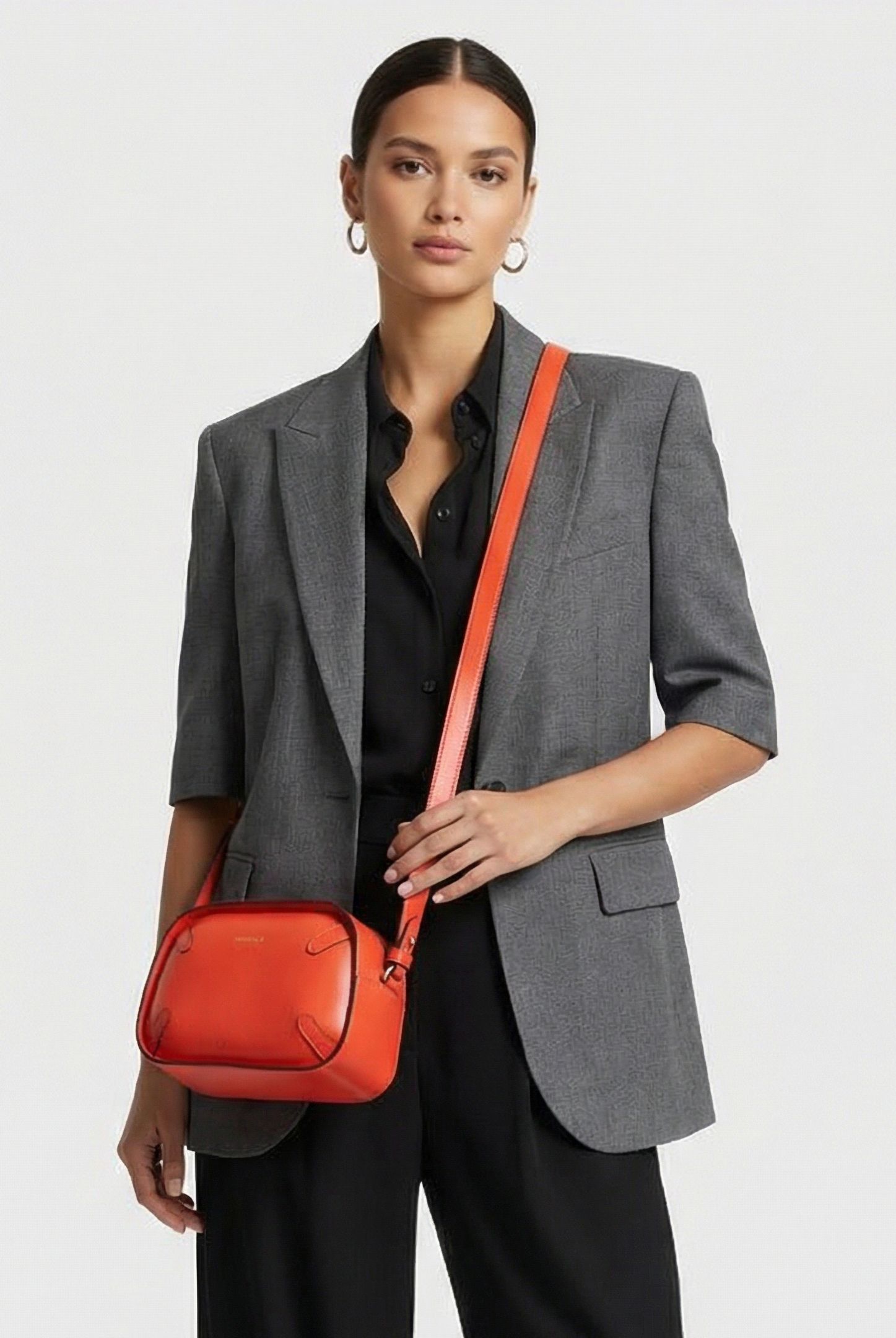 CROSS BODY CAMERA BAG IN GRAINED LEATHER IN RED 1