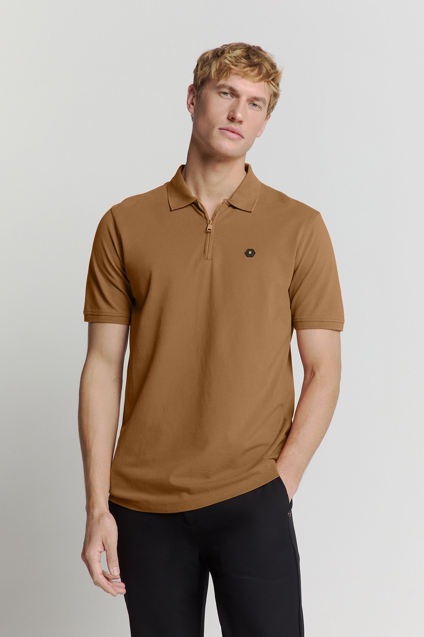 POLO ZIP PIQUE GARMENT DYED CAMEL 1