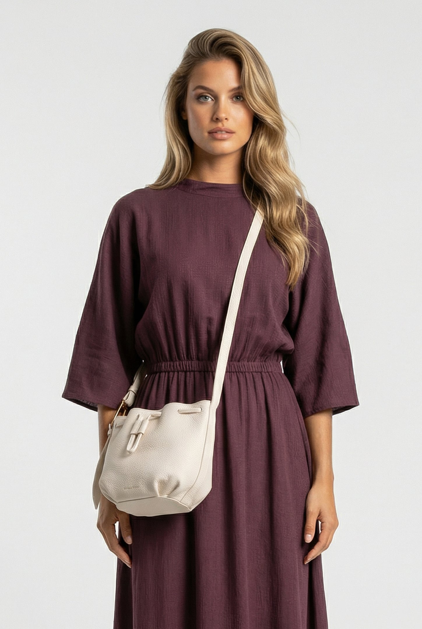 GRAINED LEATHER CROSS BODY BAG IN CREAM 1