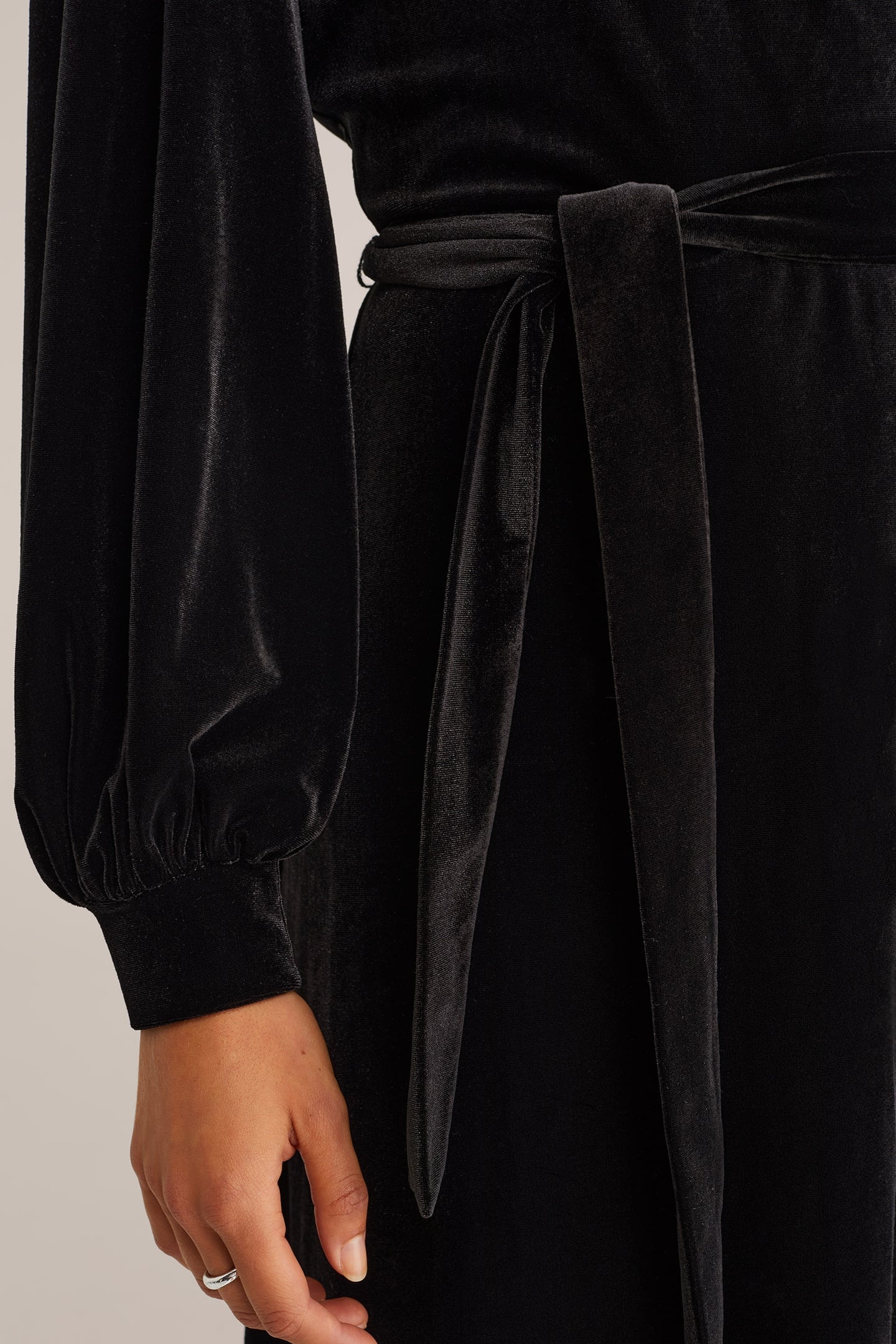 DRESS MID LENGTH BLACK 5