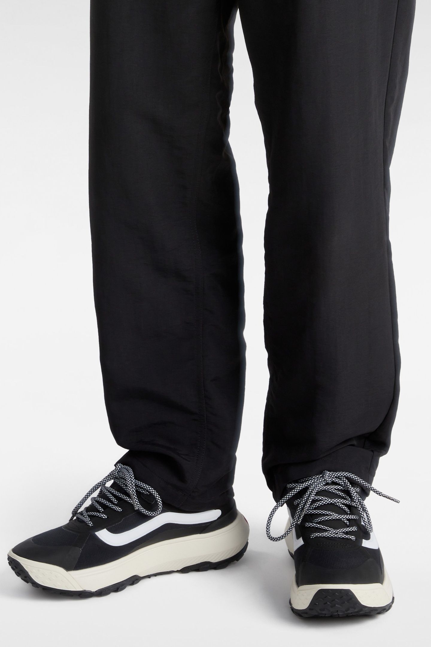 UNISEX CROSSPATH MID BLACK/WHITE 3