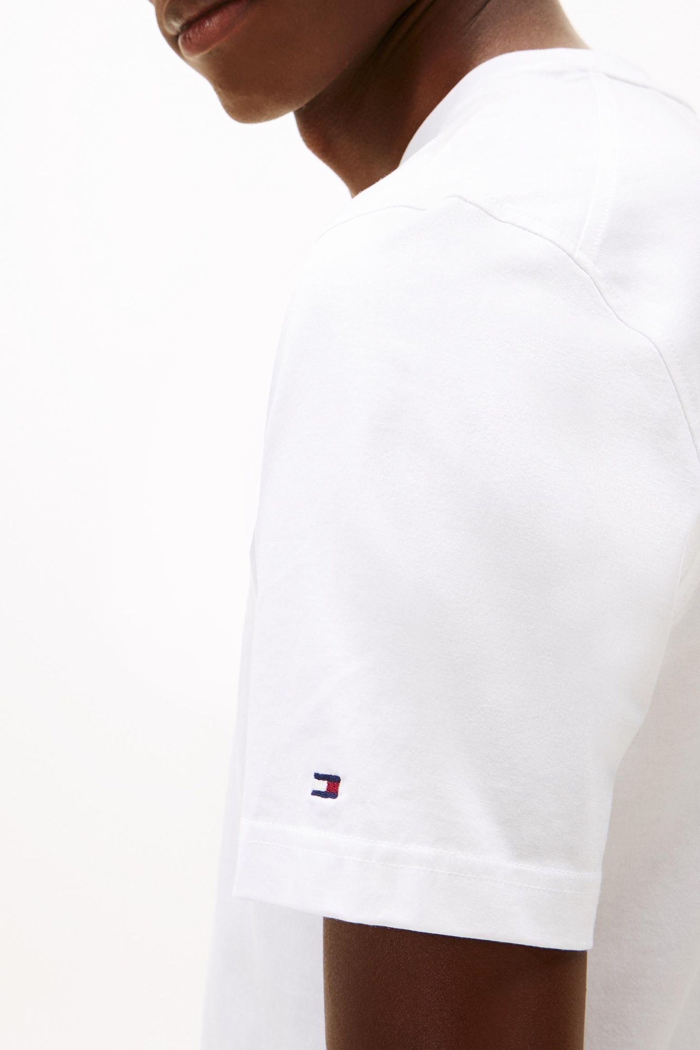 DC ESSENTIAL TEE WHITE 5