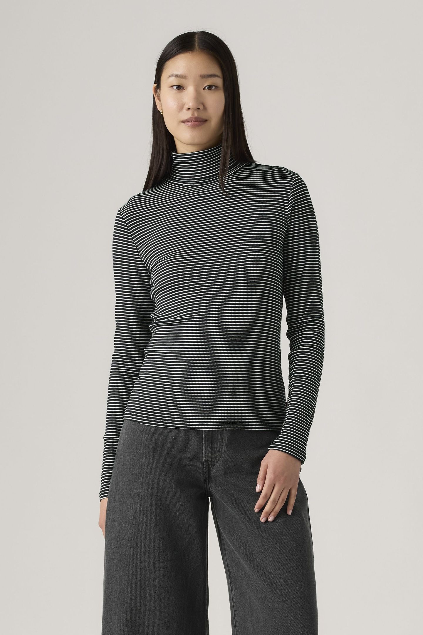 DREAMY TURTLENECK TOP BLACK 2