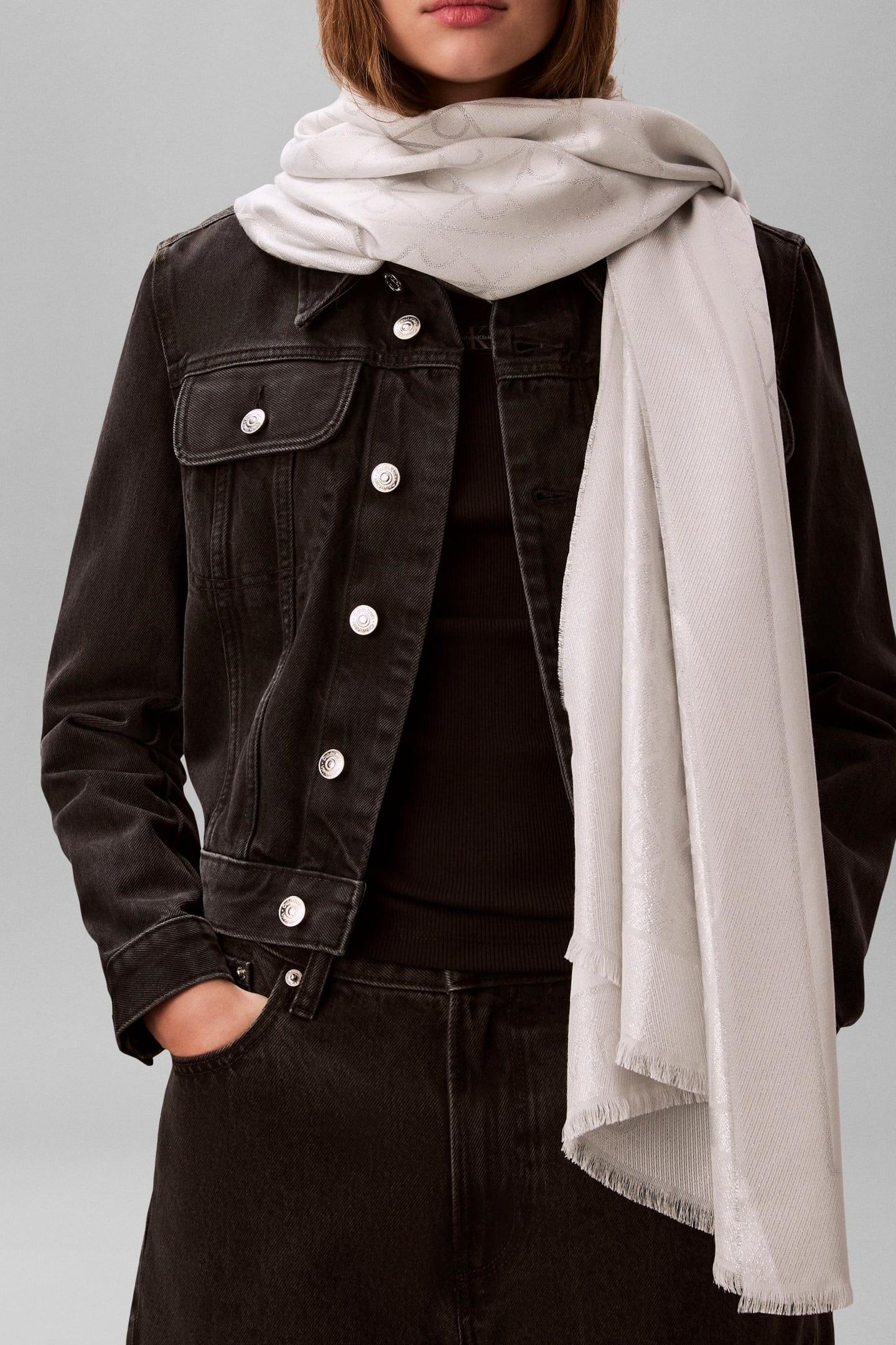 EMBLEM SHINE SIGNATURE SCARF CHATEAU GRAY 1