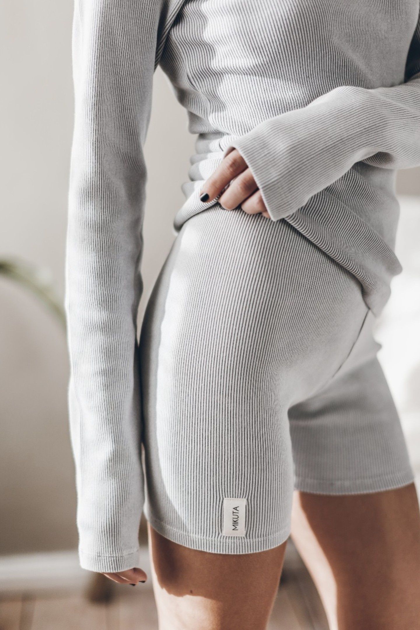 THE LIGHT RIBBED BIKER SHORTS WHITE 1