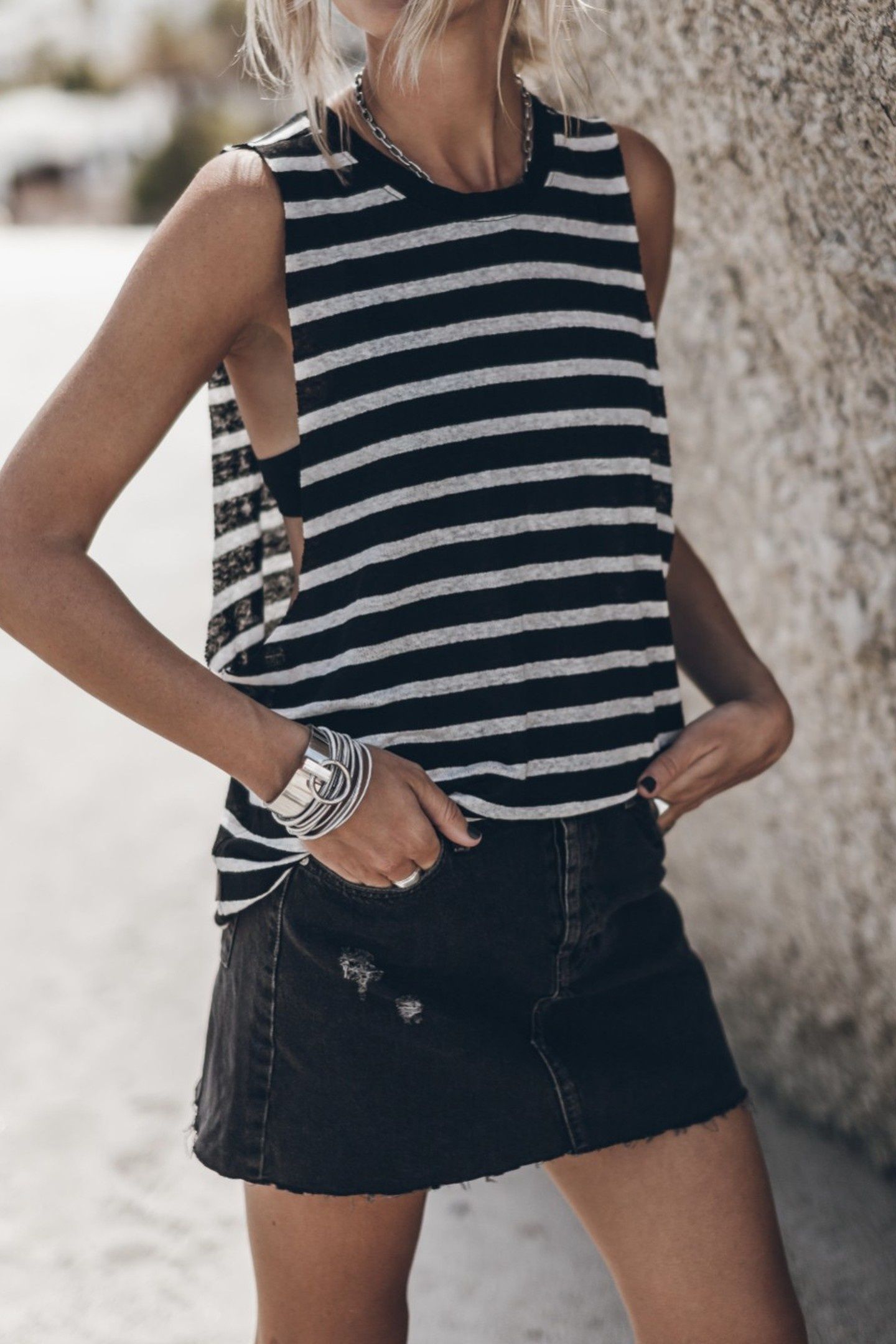 THE STRIPED OVERSIZED TANK TOP BLACK 2