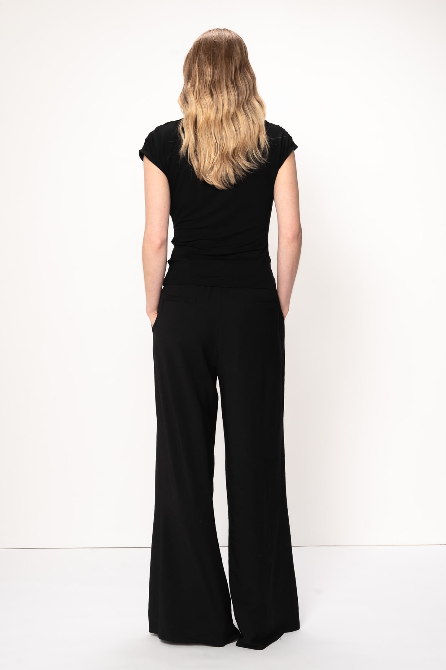 WILLOW TOP BLACK 4