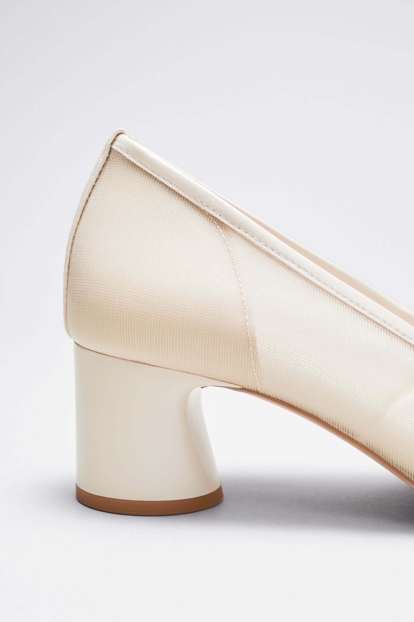 LYKKE PUMP WHITE 4