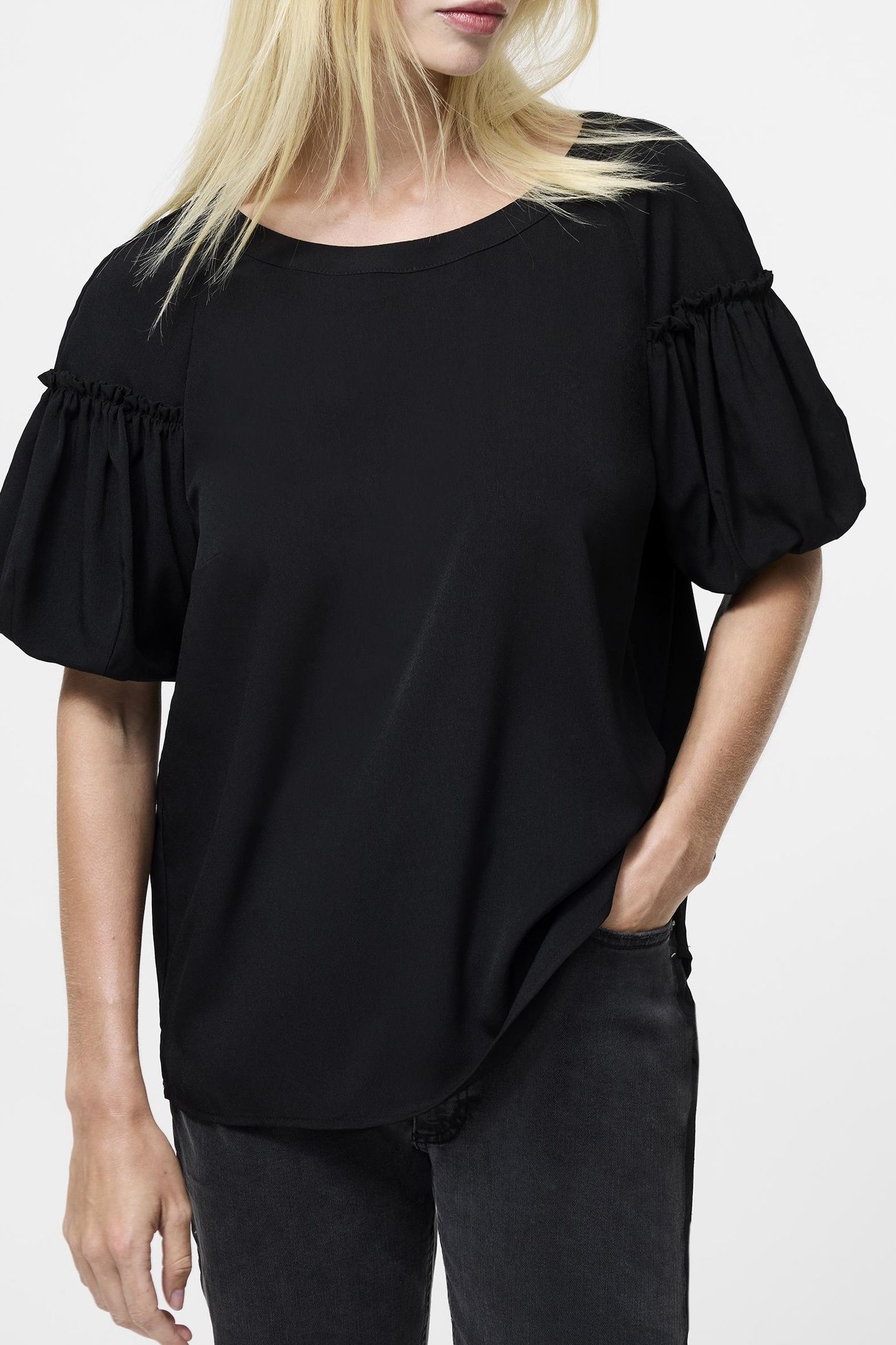 CREPE LIGHT PUFF SLEEVE TOP BLACK 1