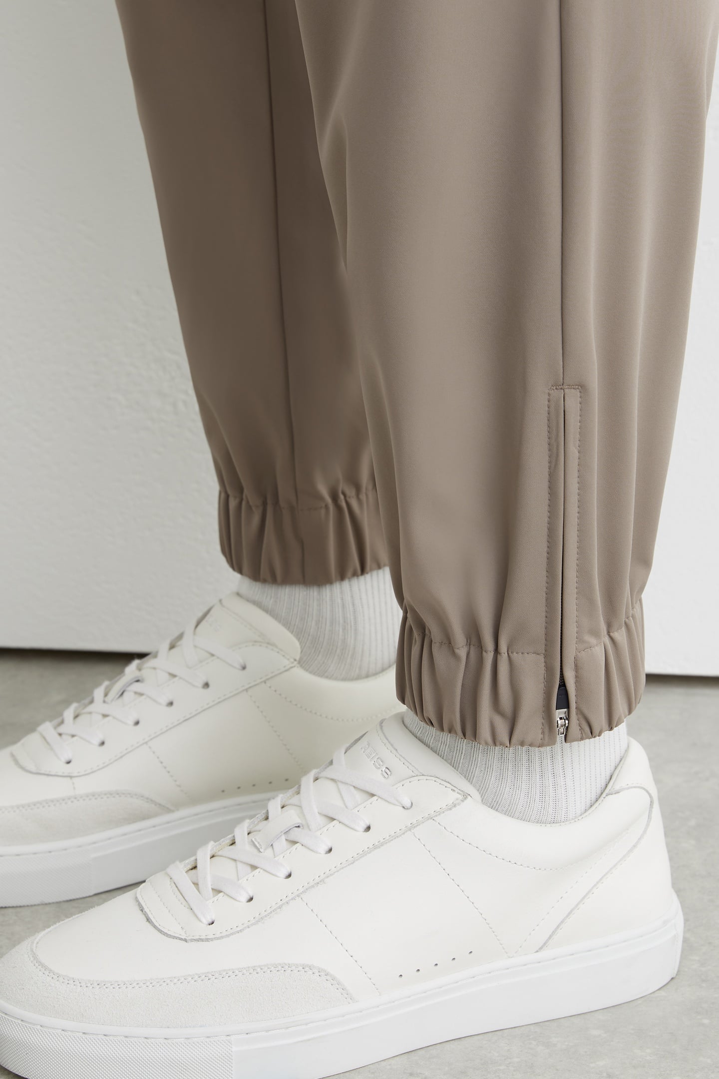 TECHNICAL CUFFED TROUSER TAUPE BROWN 6