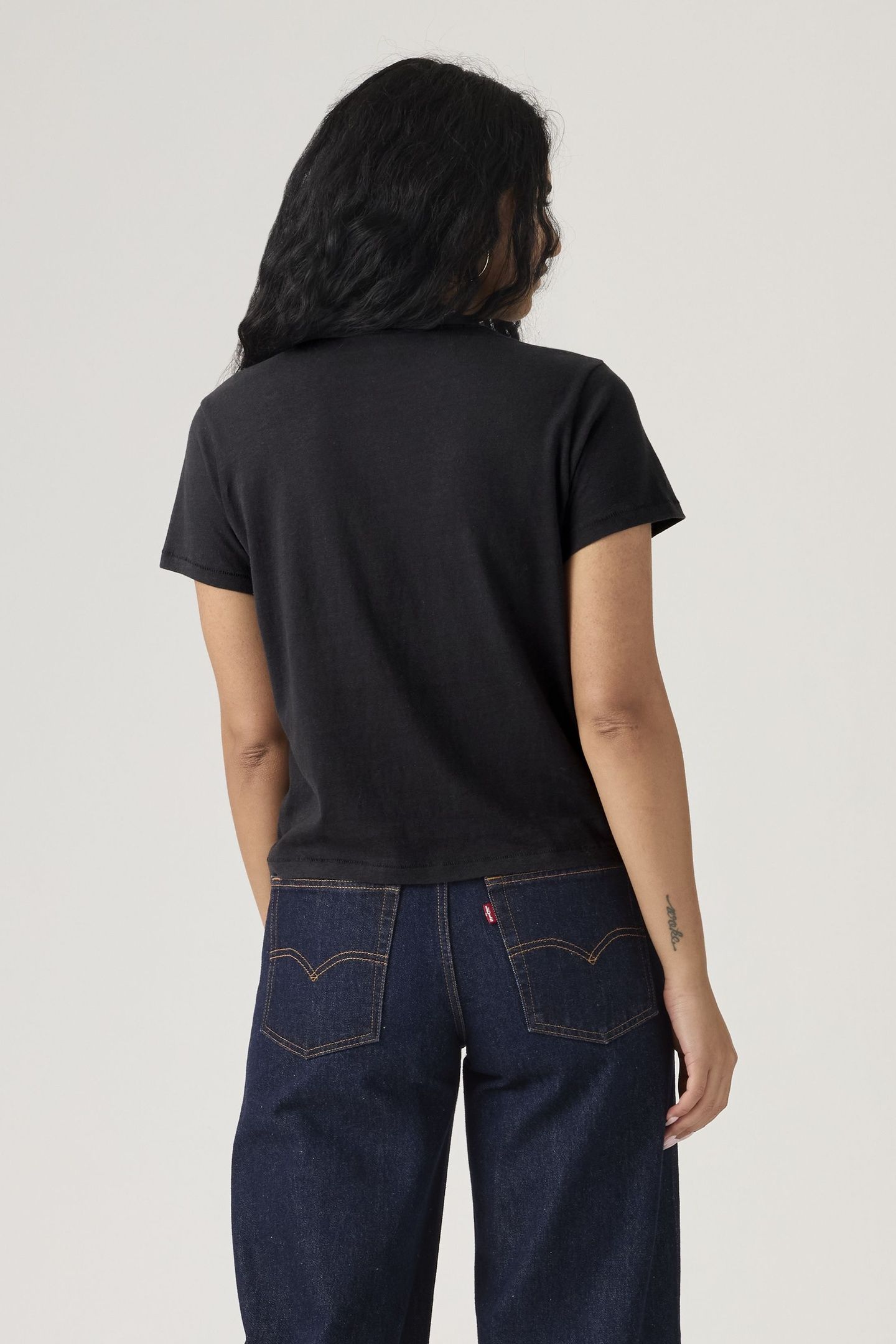 GRAPHIC CLASSIC TEE 3