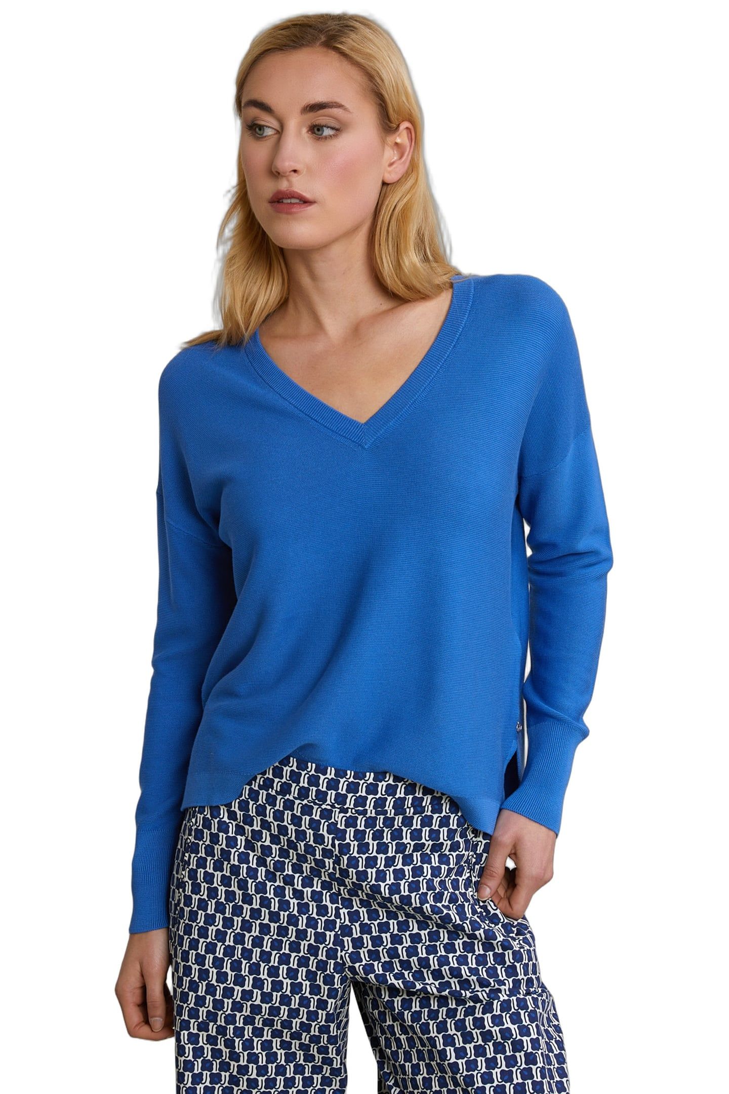 BLUE BASIC V-NECK SWEATER LONG SLEEVES 1
