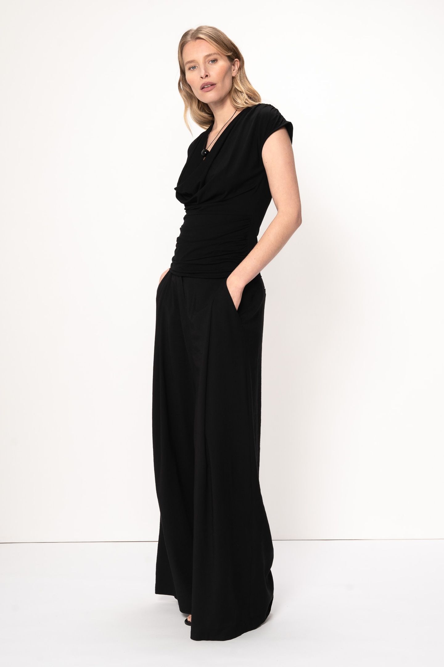 WILLOW TOP BLACK 1