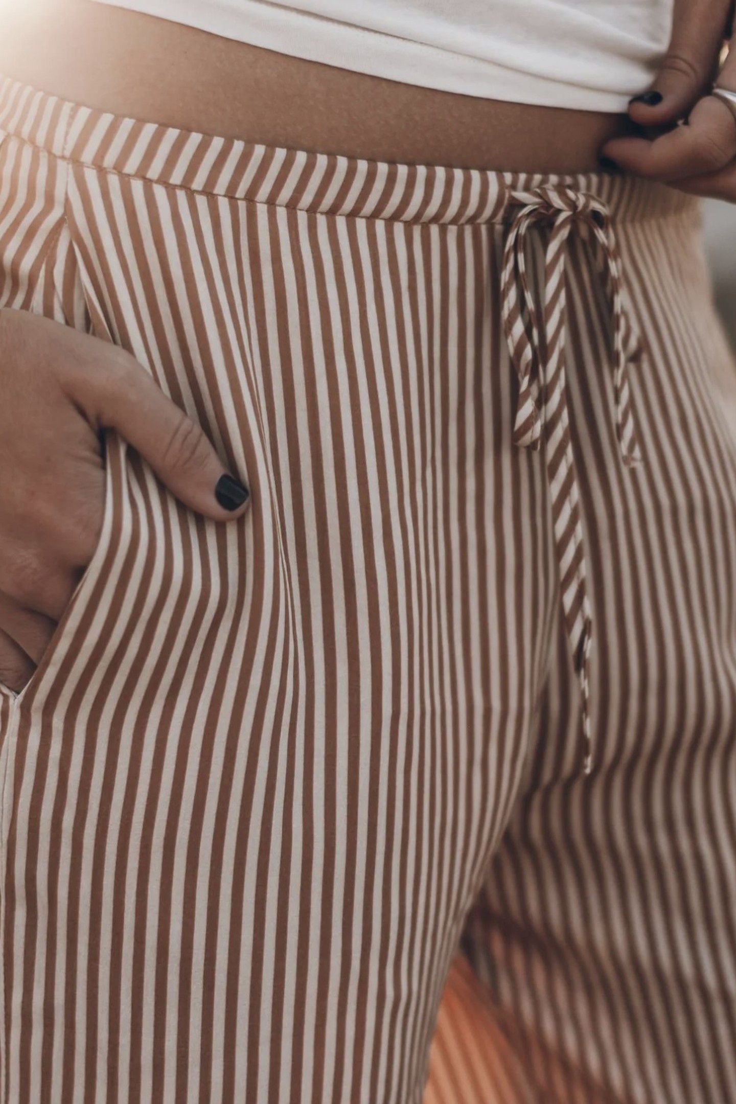 THE STRIPED BREEZY PANTS BROWN 3