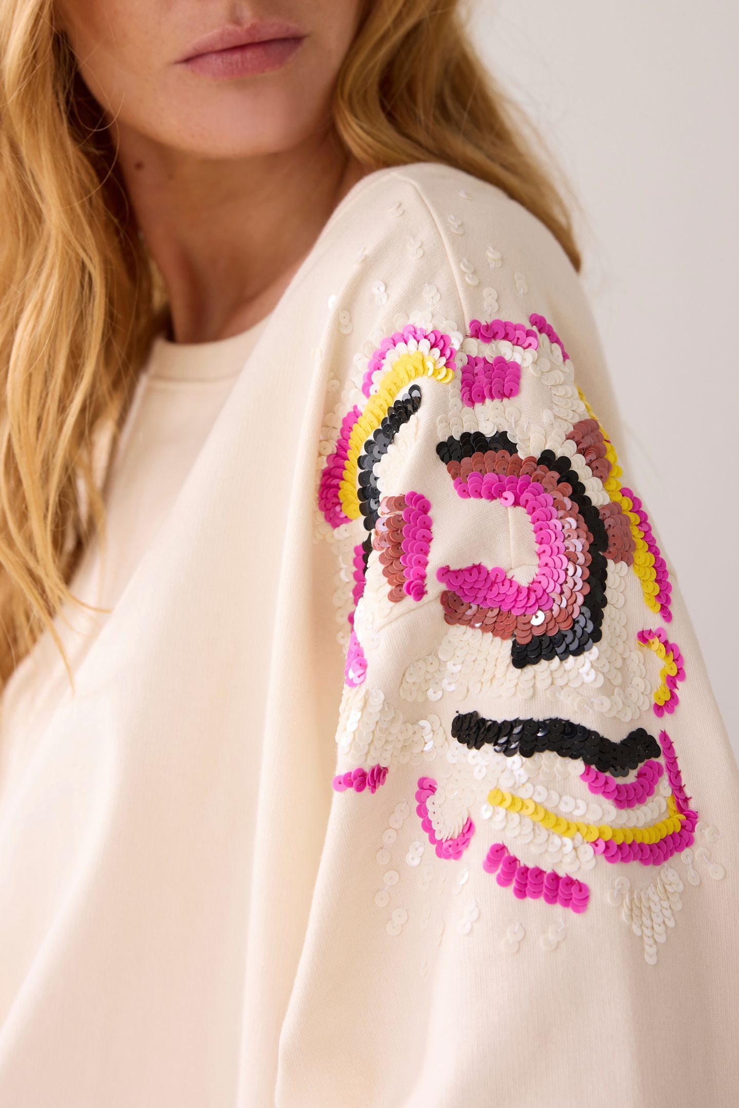 OVERSIZED EMBELLISHED SWEATSHIRT IVORY 3