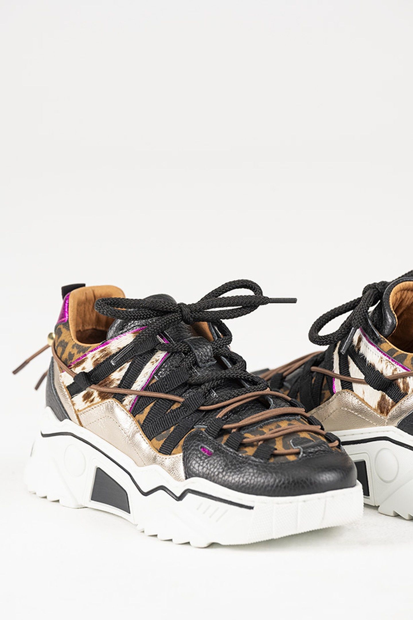 ORION COW HAIR ON BLACK / FUCHSIA 3