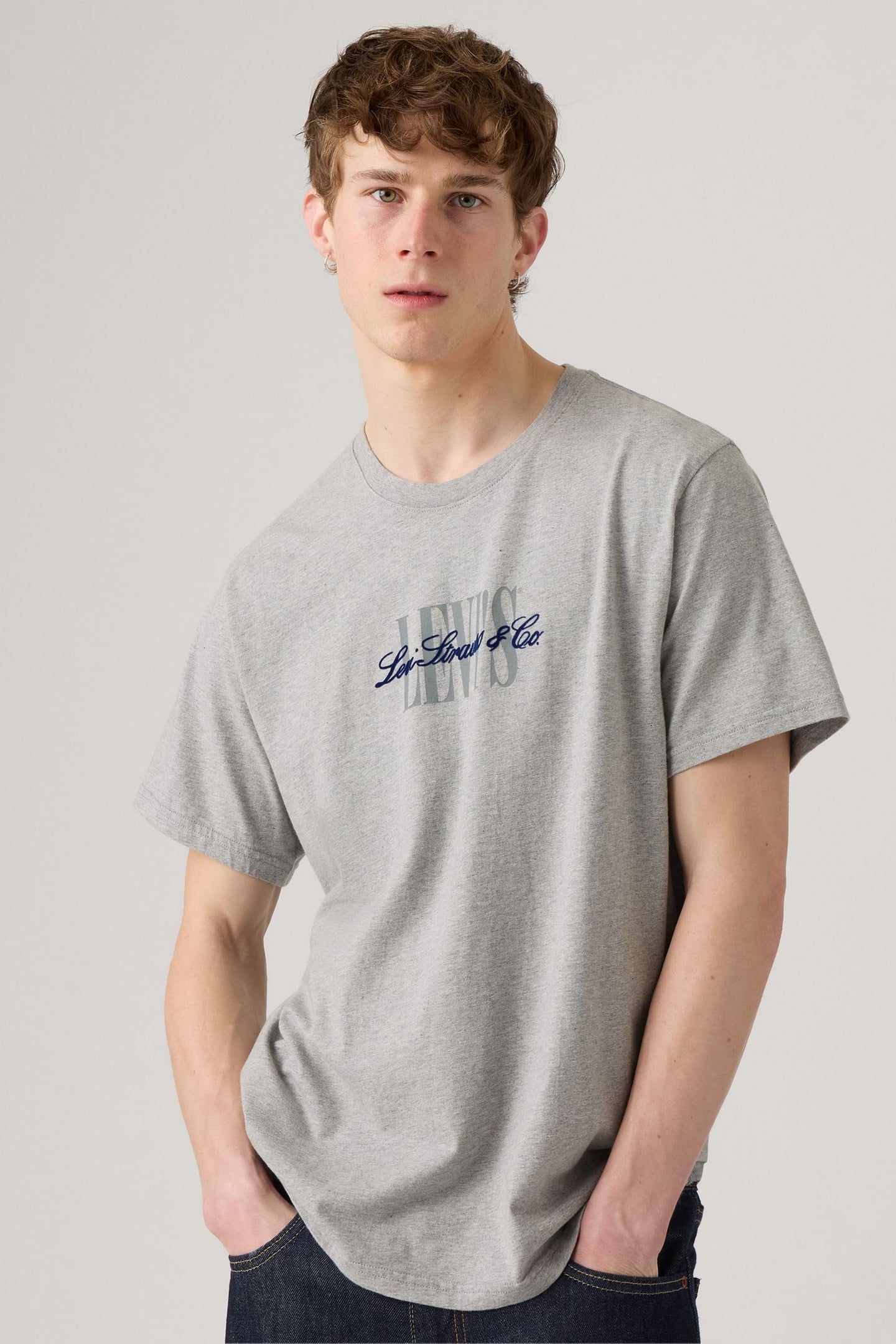 SS RELAXED FIT TEE SERIF 5 MID TONE 1