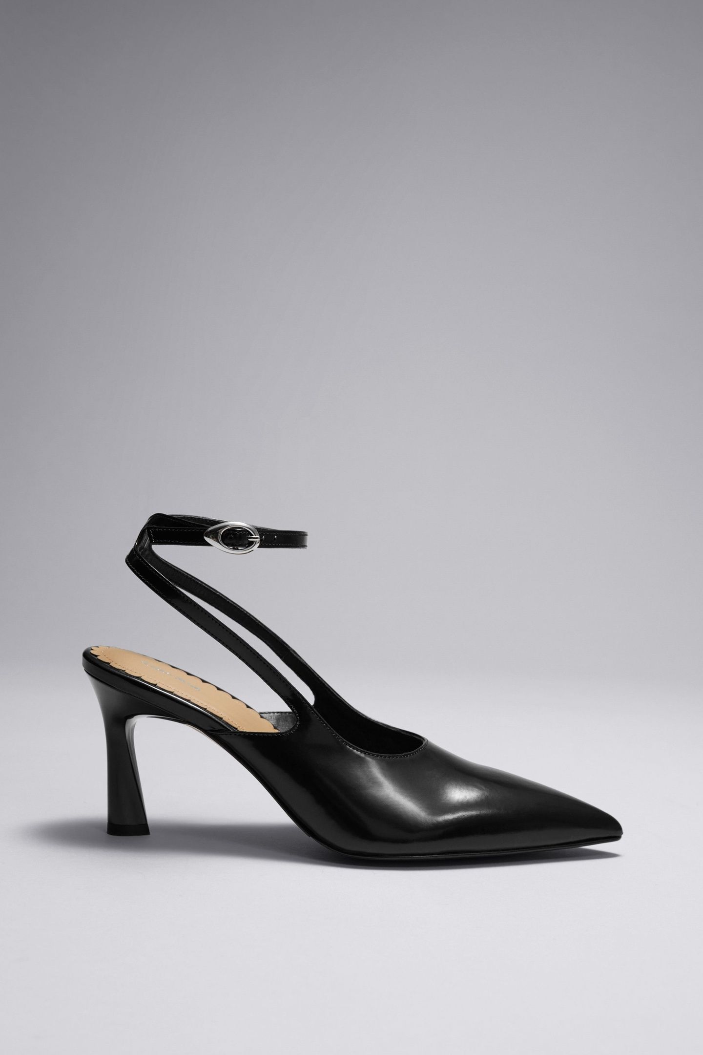 JAQUELINE POINTY PUMP BLACK 1