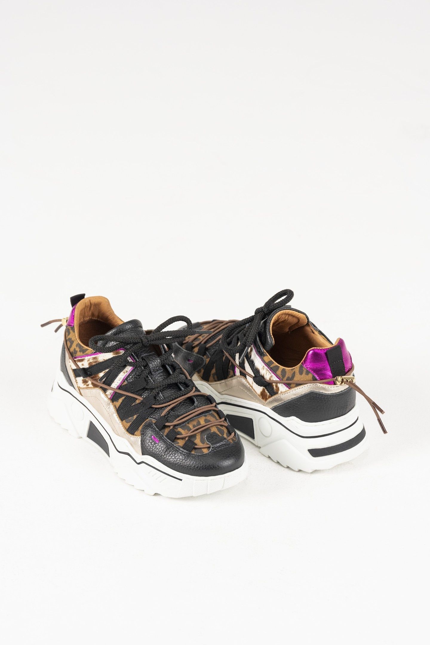 ORION COW HAIR ON BLACK / FUCHSIA 2