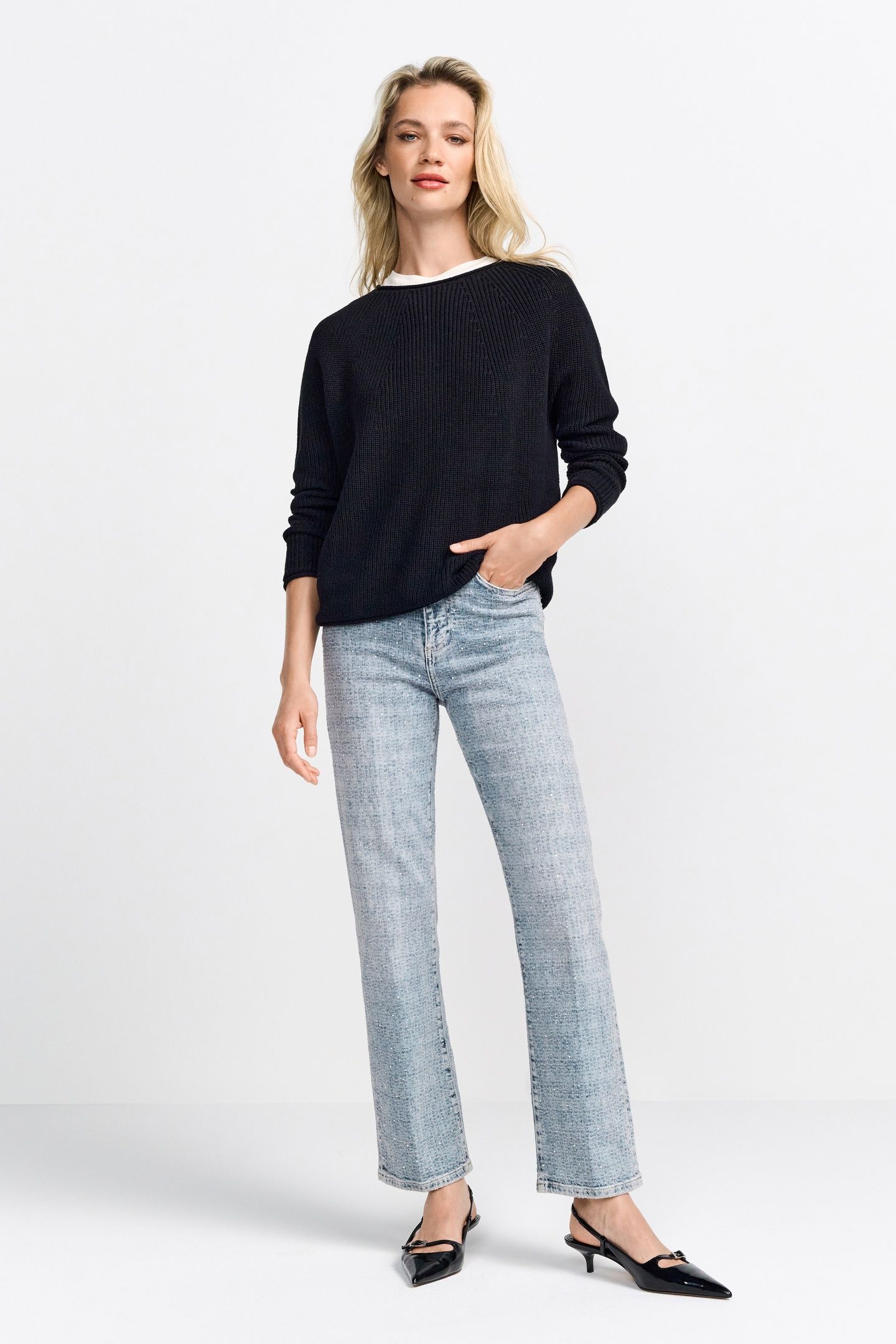 SEAMLESS CREW-NECK HALF CARDIGAN BLACK 1