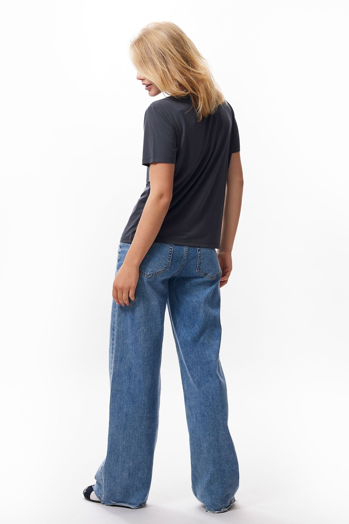 TSHIRT WITH VNECK DARK GREY 3