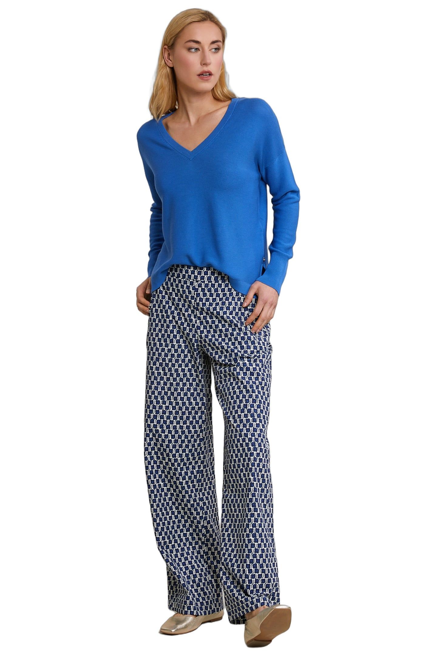 BLUE BASIC V-NECK SWEATER LONG SLEEVES 2