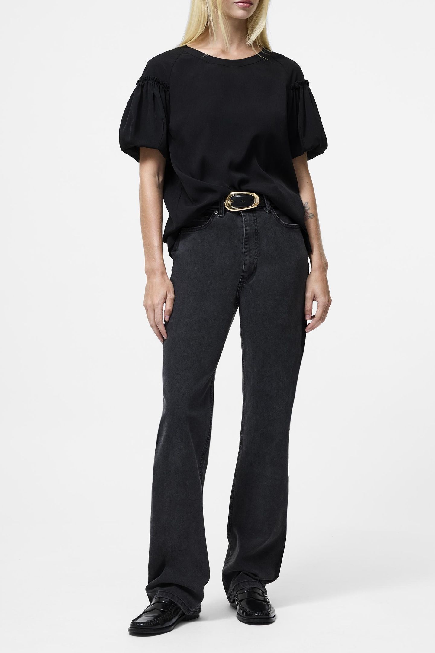 CREPE LIGHT PUFF SLEEVE TOP BLACK 2