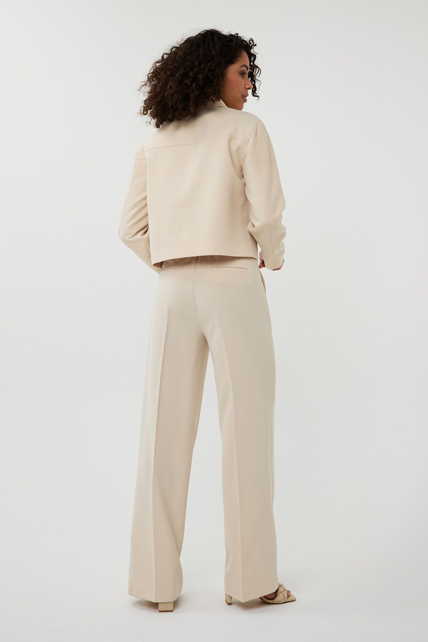 JACKET SHORT BASIC SAND 5