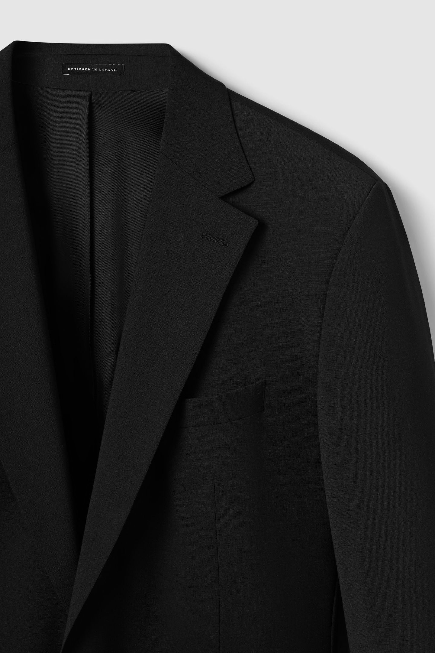 SB 2B NOTCH TRAVEL PLAIN WEAVE MODERN BLACK 6