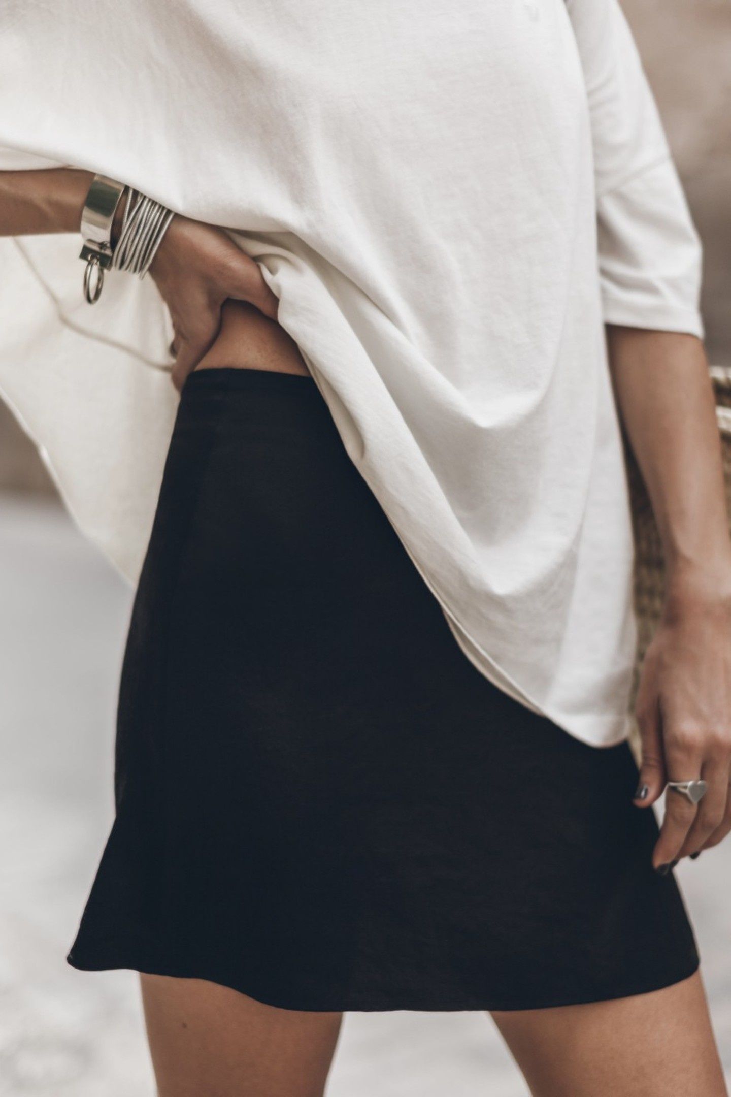 THE BLACK SHORT SLIP SKIRT BLACK 2