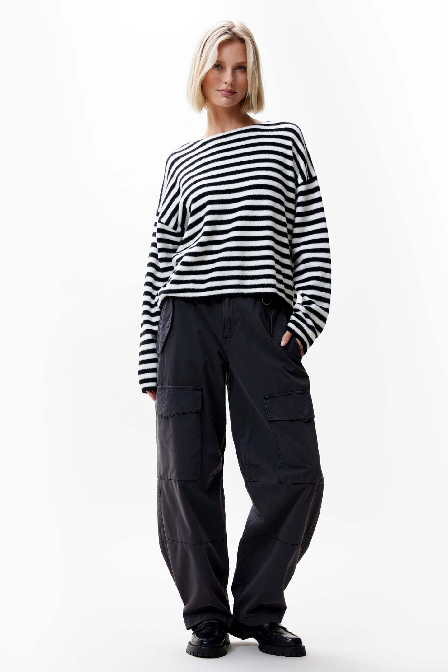 SOFT STRIPED KNIT BLACK 1