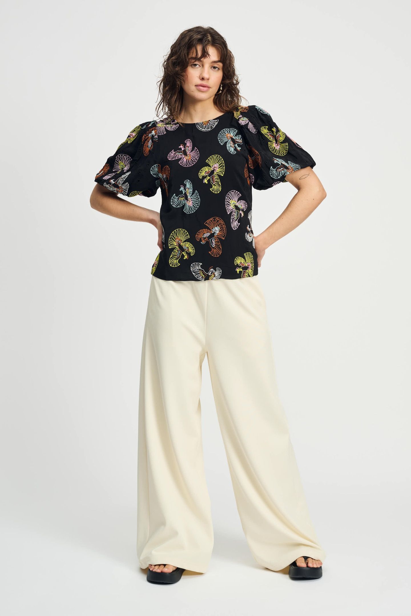 TOP - EMBROIDERY SKY BLACK 2