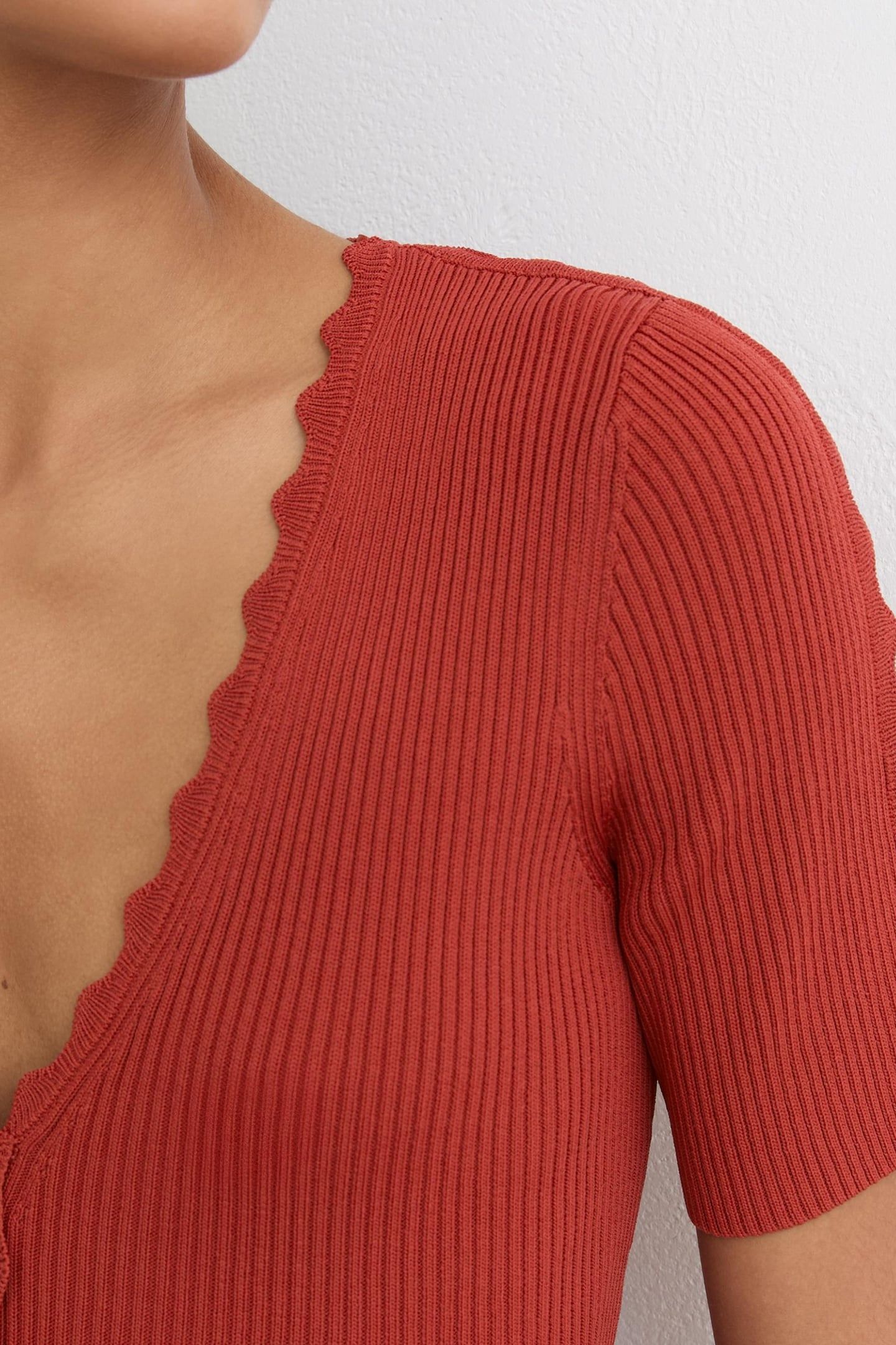 SCALLOP EDGE TOP RUST RED 5